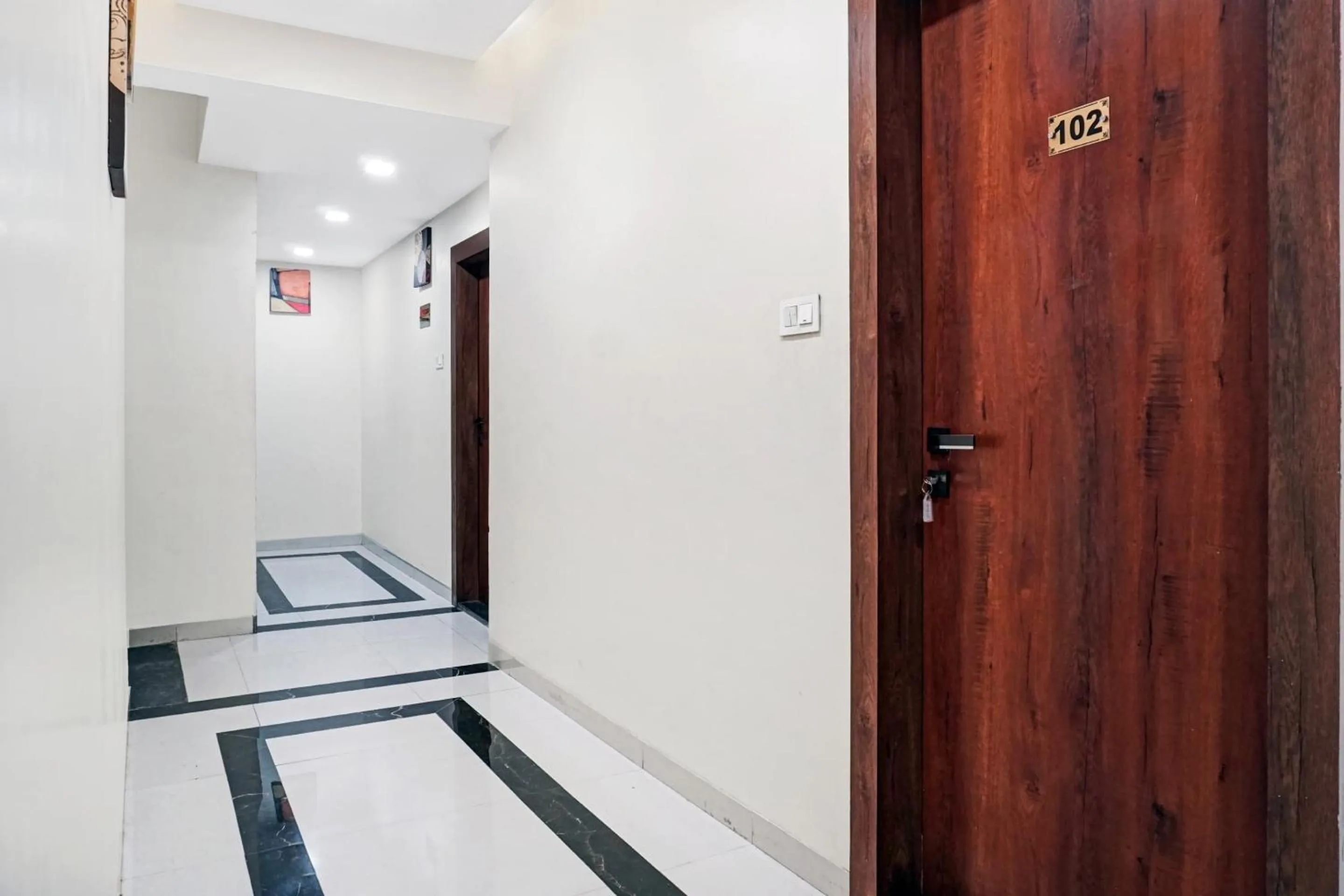 Super Townhouse OAK Hotel Rajmudra