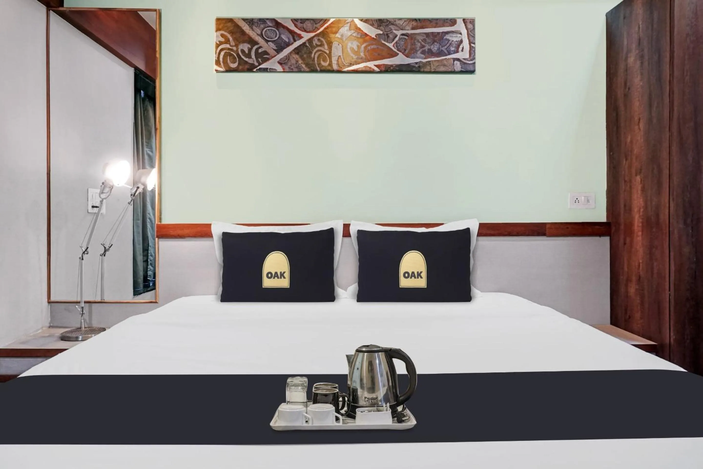 Photo of the whole room, Bed in Super Townhouse OAK Hotel Rajmudra