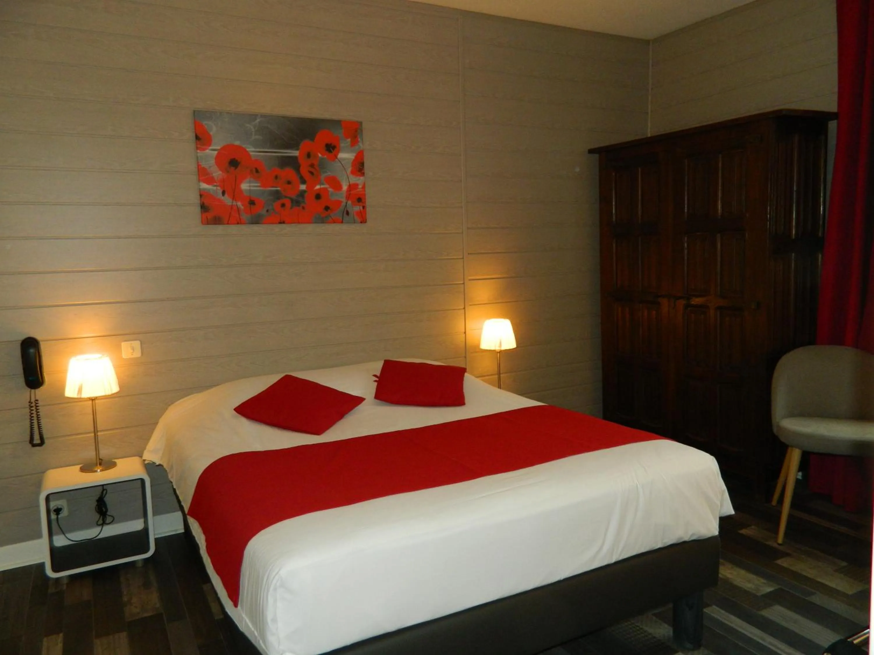 Bed in Logis Hostellerie du Neez