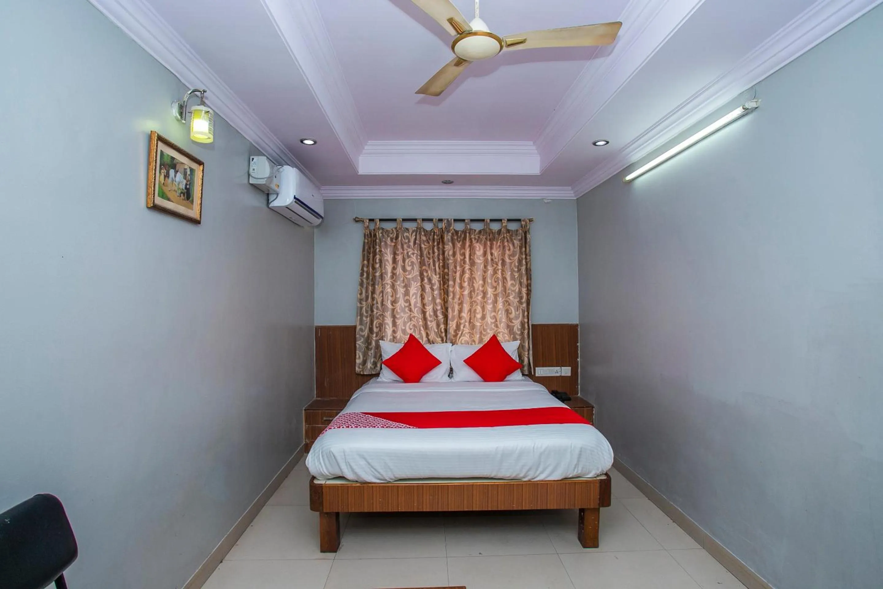 Photo of the whole room, Bed in Hotel O White Fort Near Lalbagh Botanical Garden