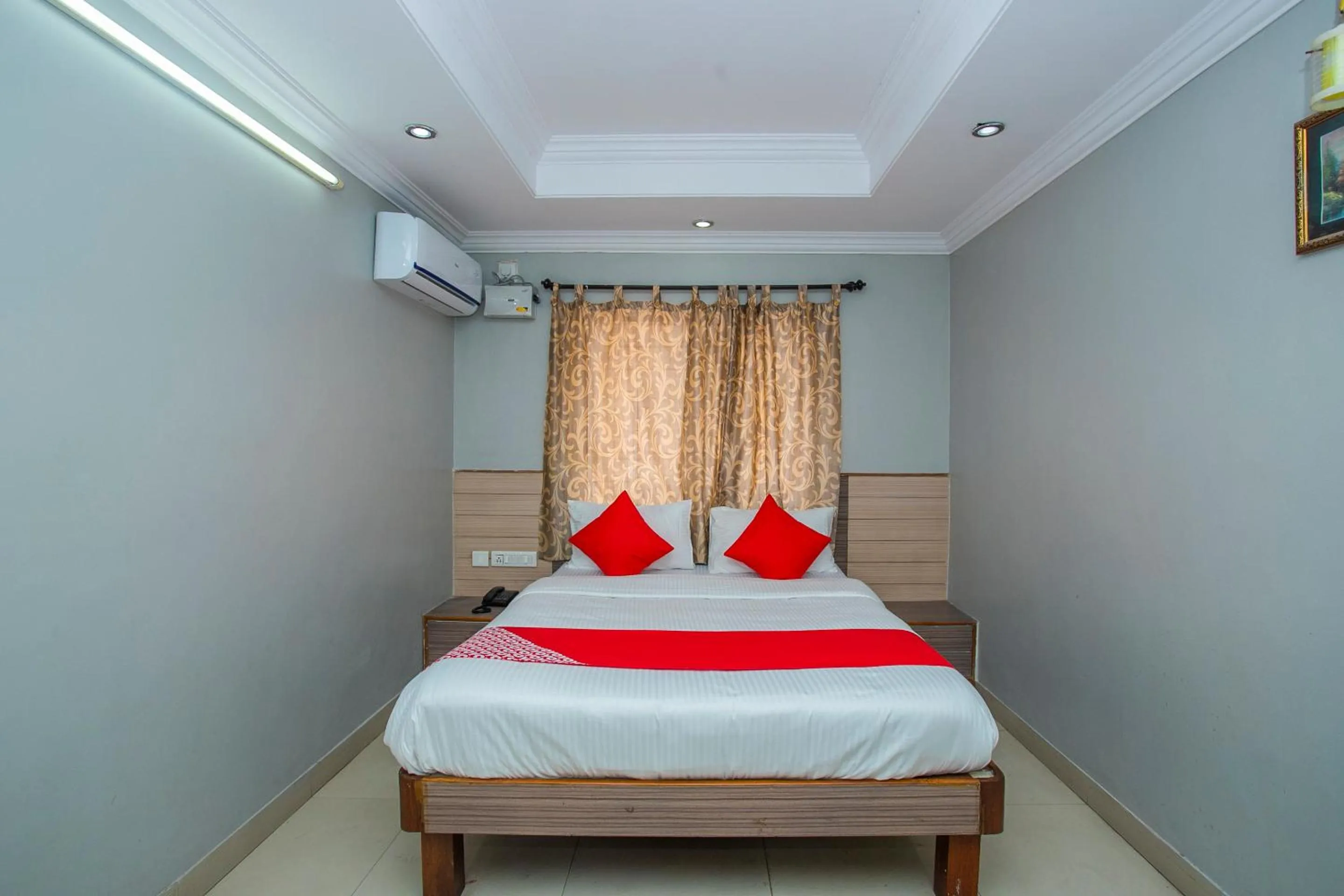 Photo of the whole room, Bed in Hotel O White Fort Near Lalbagh Botanical Garden