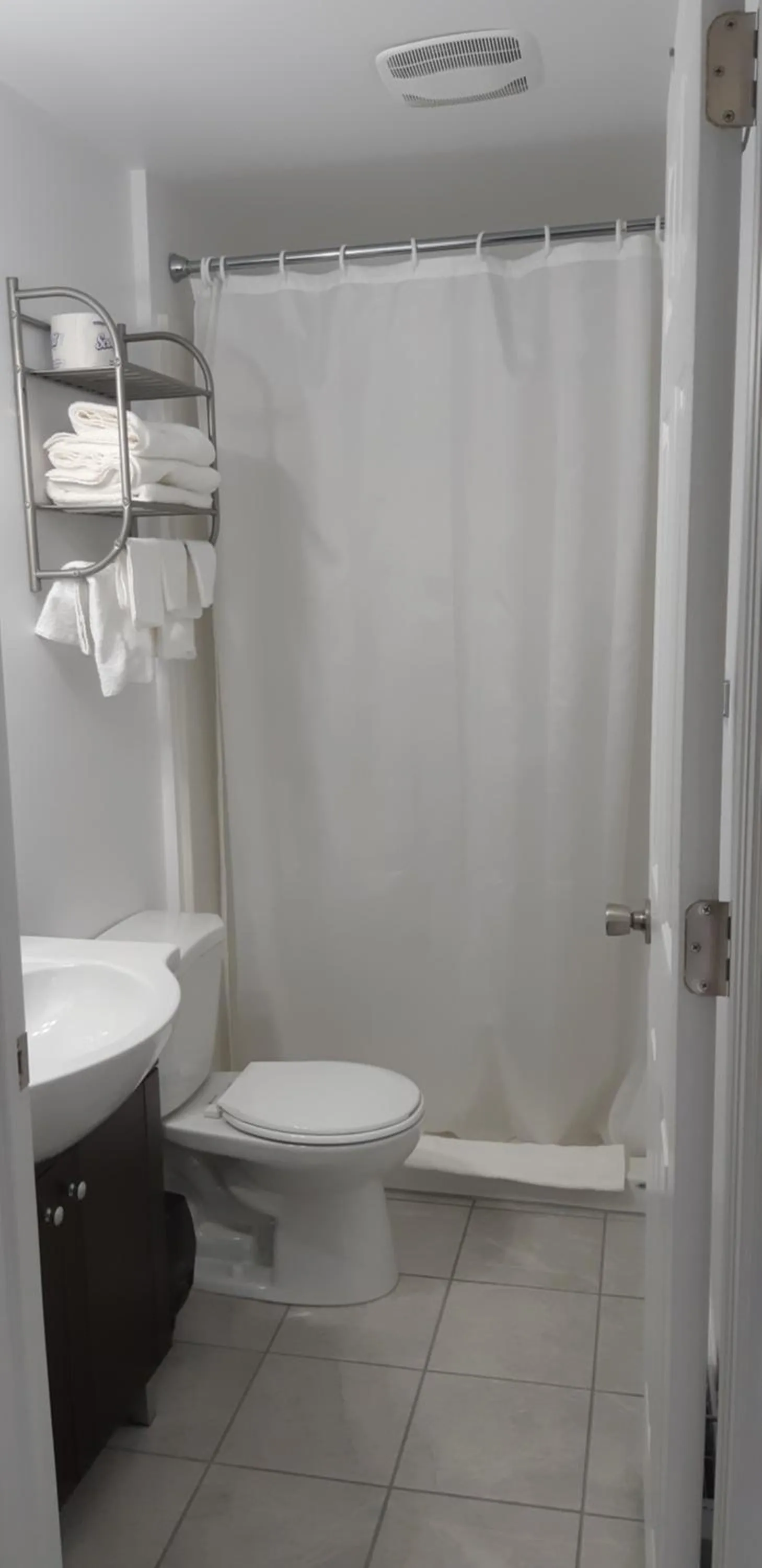 Shower in Nipissing Inn