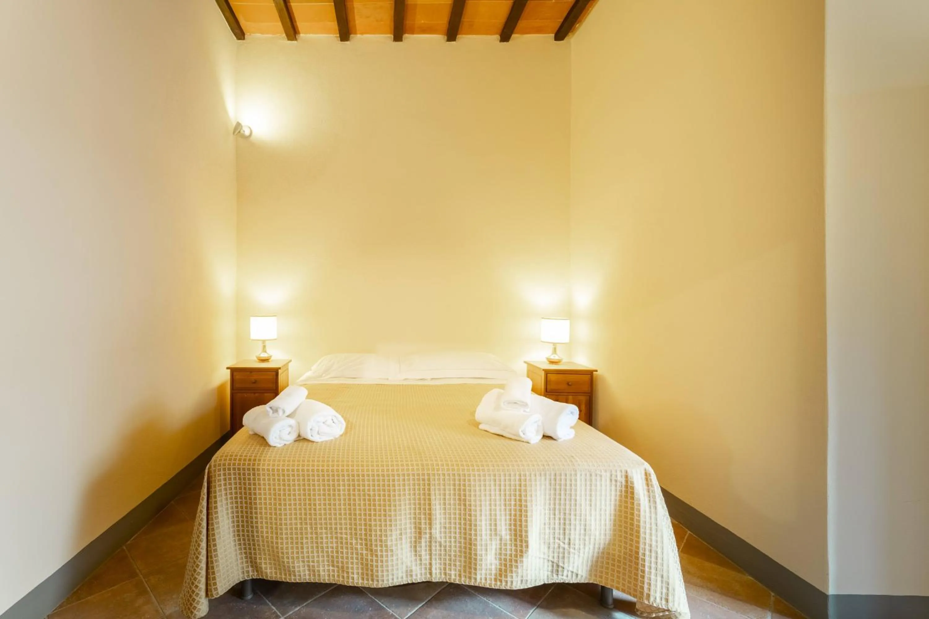 Bedroom, Bed in Villa Montarioso
