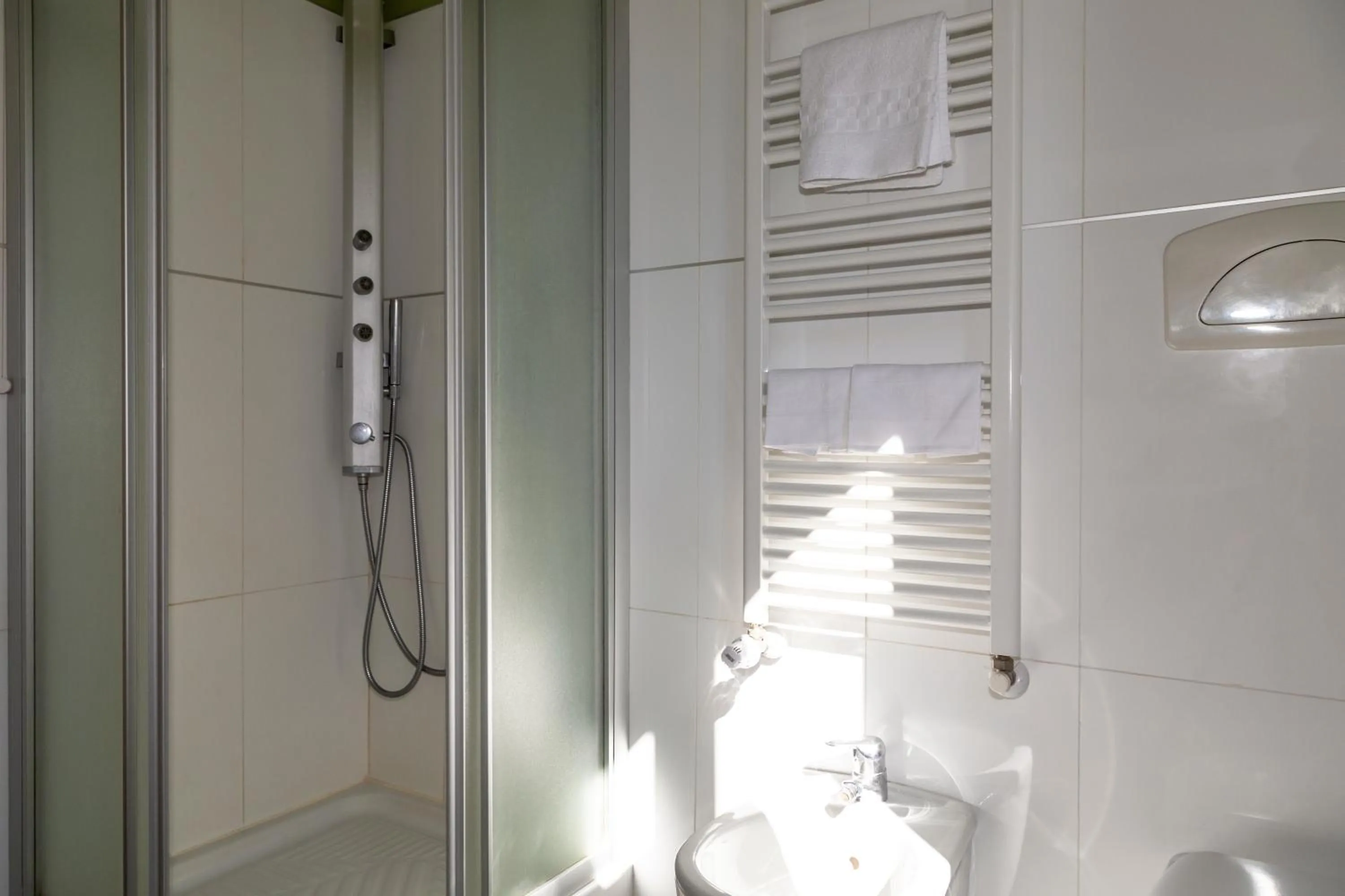 Shower in Villa Montarioso