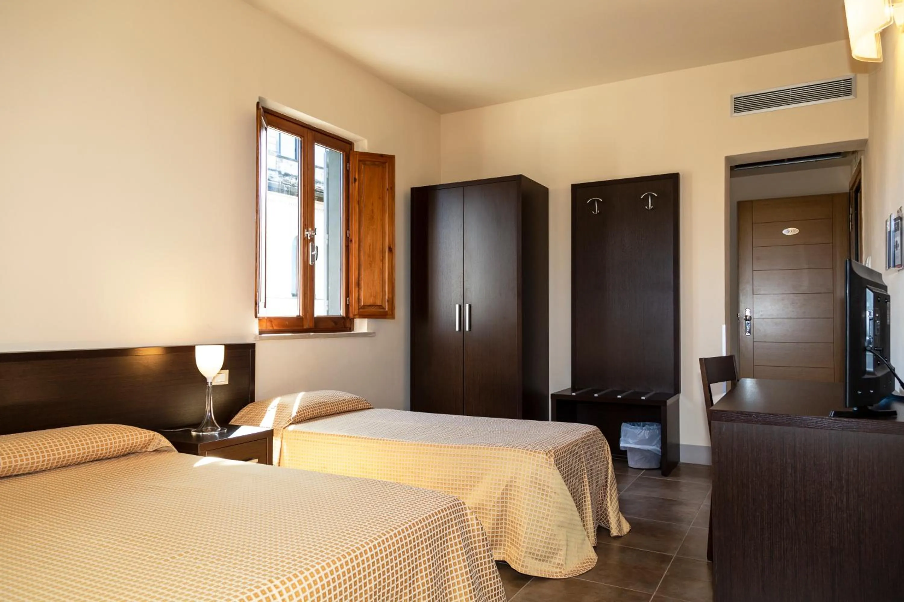 TV and multimedia, Bed in Villa Montarioso