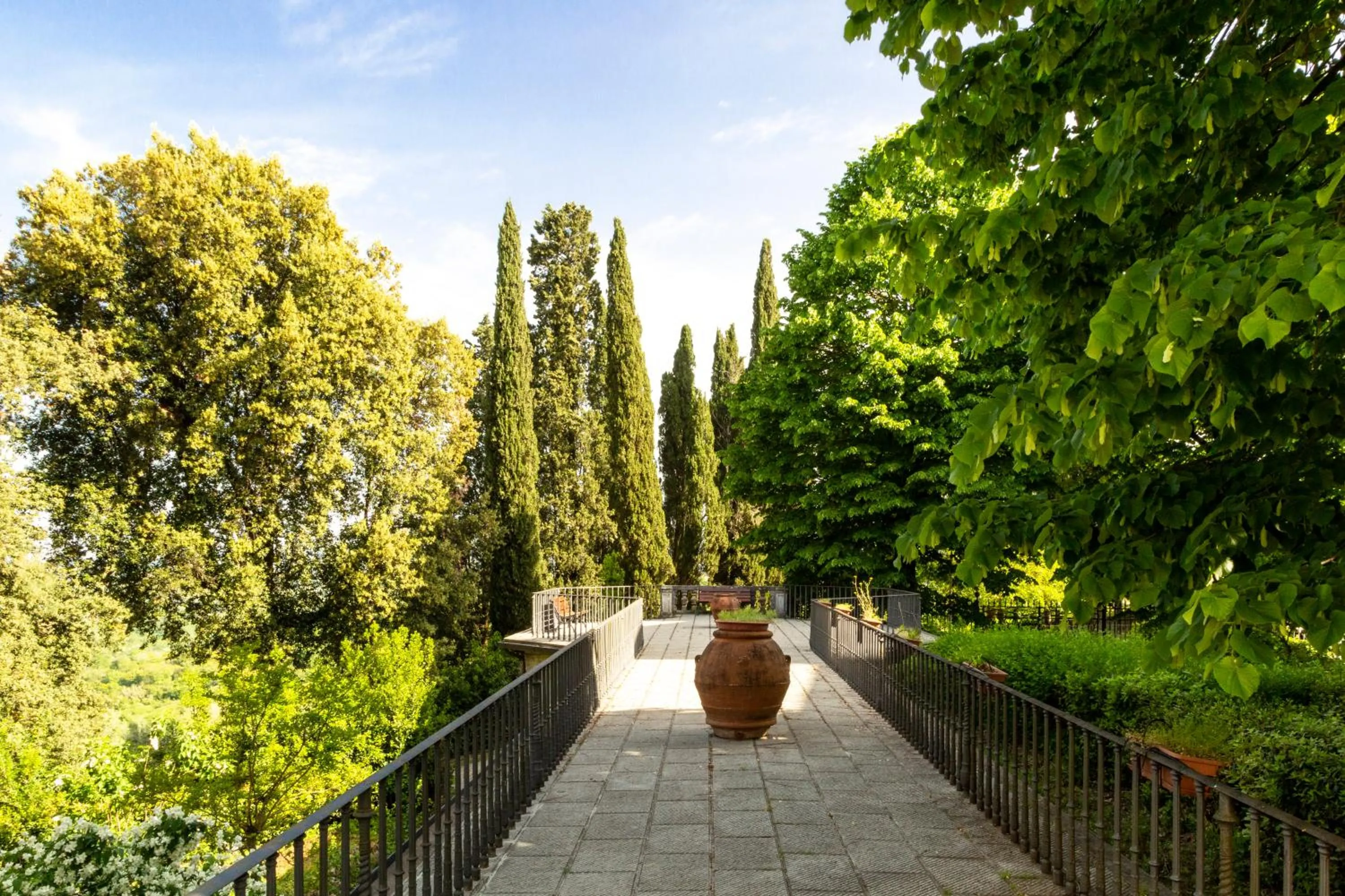 Garden in Villa Montarioso