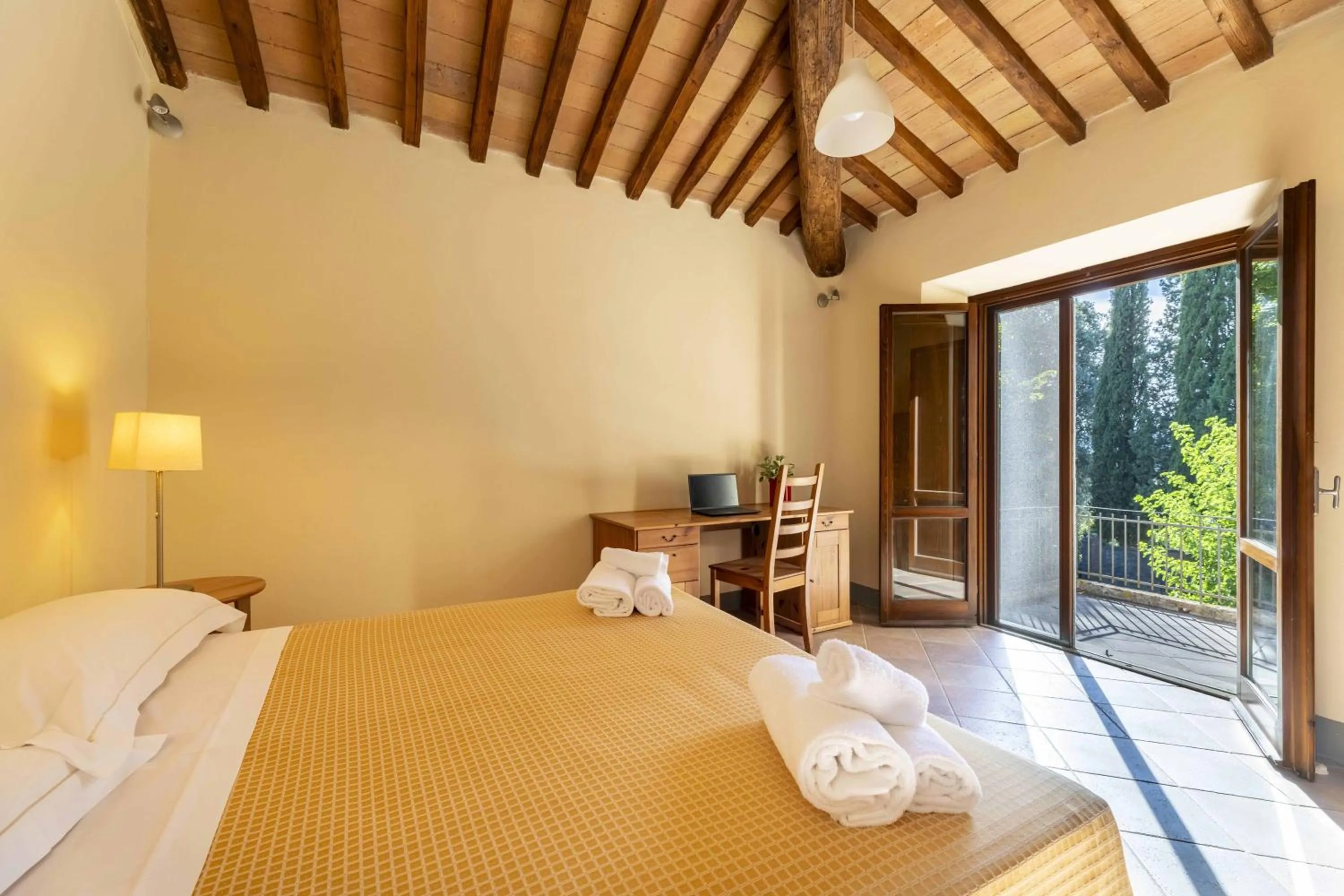 Bed in Villa Montarioso