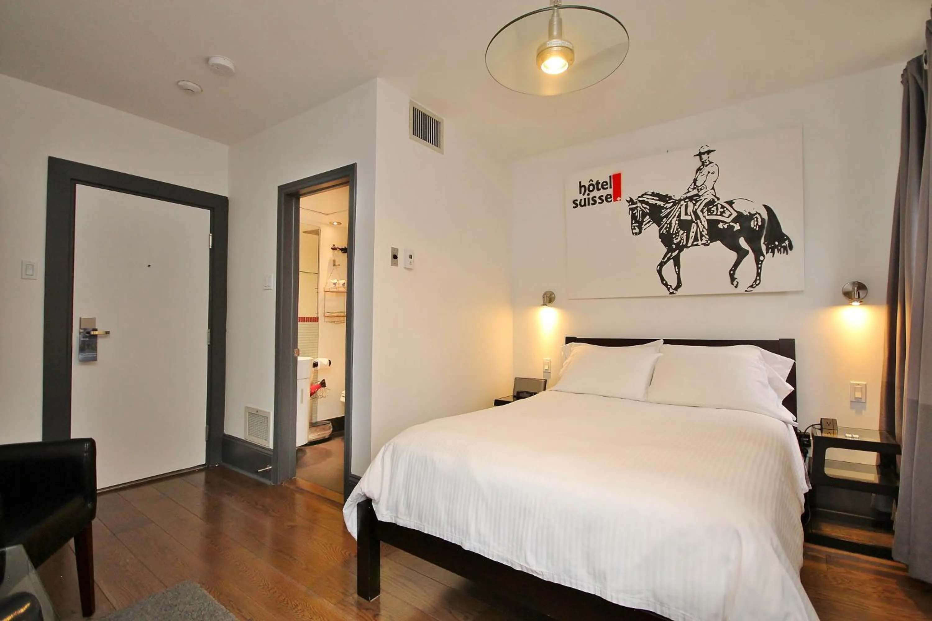 Photo of the whole room, Bed in Swiss Hotel