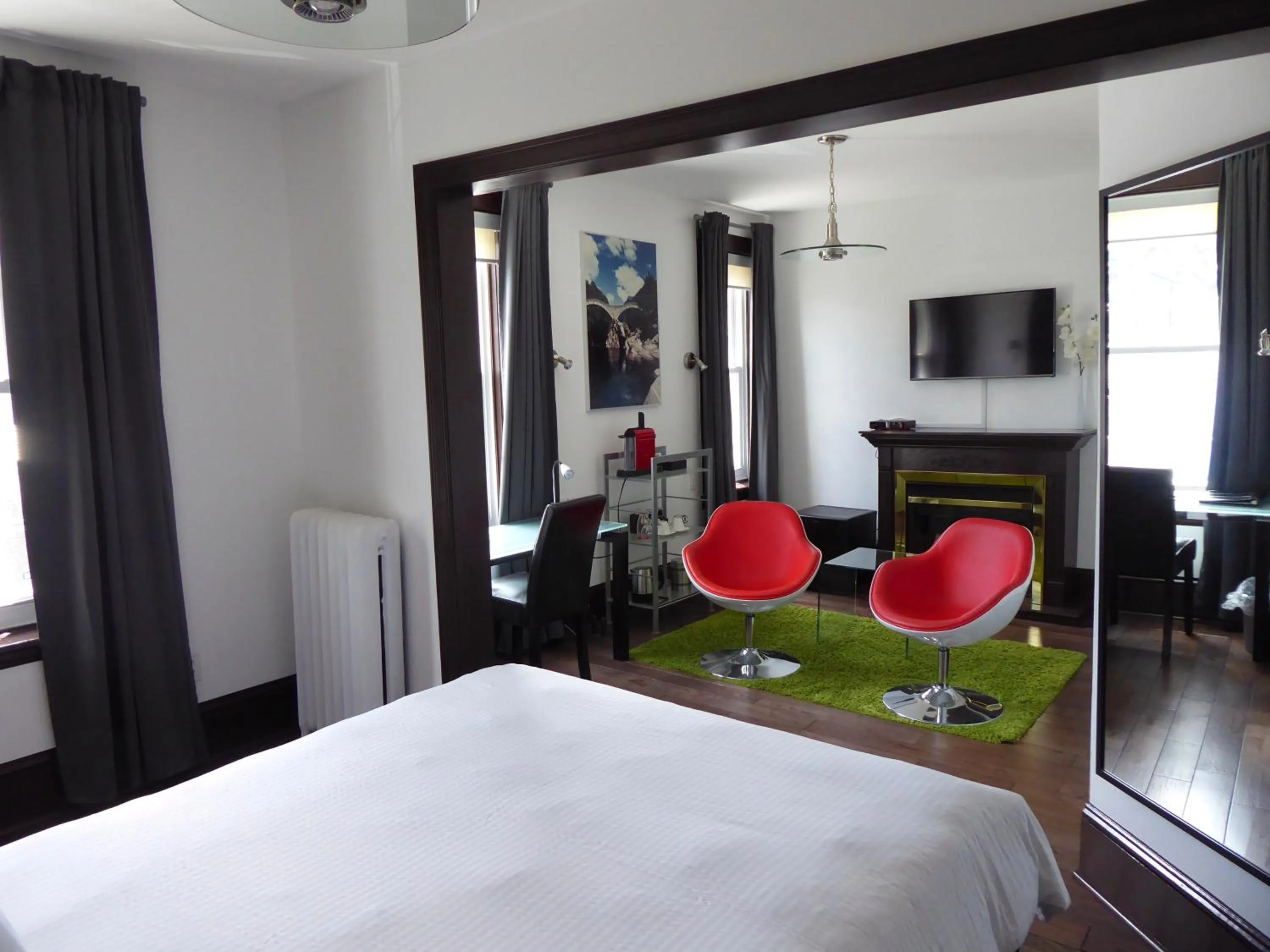 Photo of the whole room, Bed in Swiss Hotel