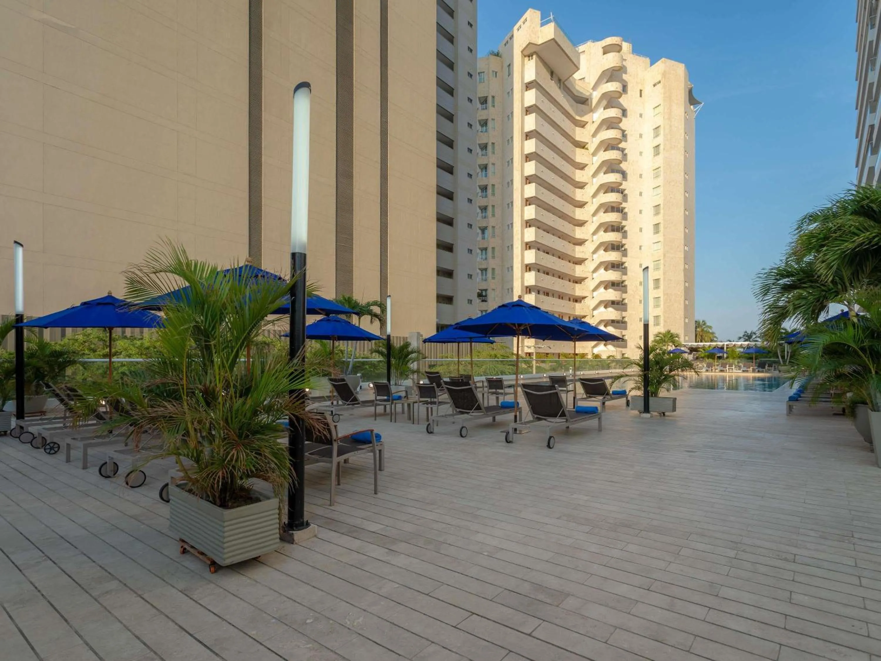 Pool view in Mercure Santa Marta Emile