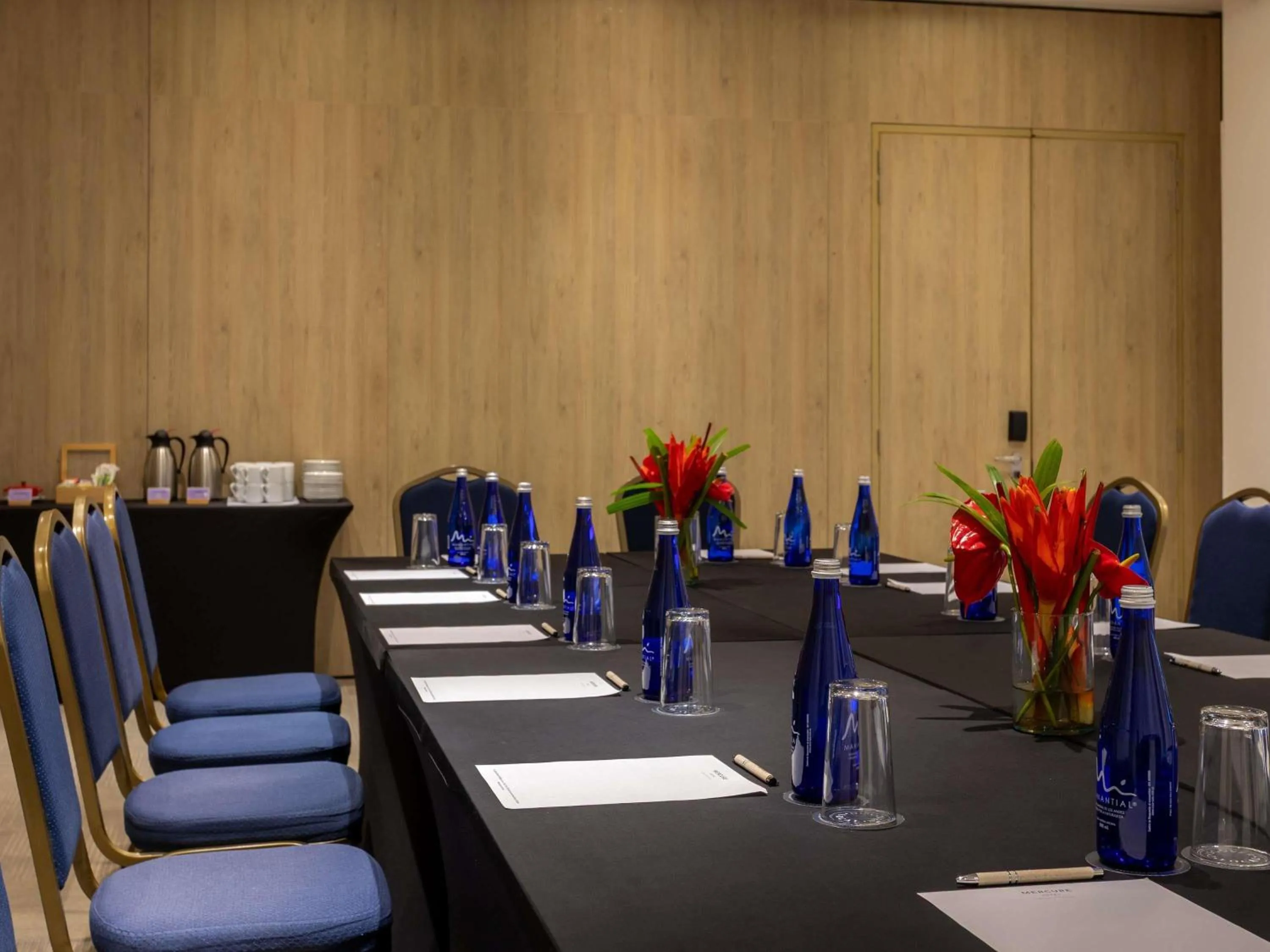 Meeting/conference room in Mercure Santa Marta Emile