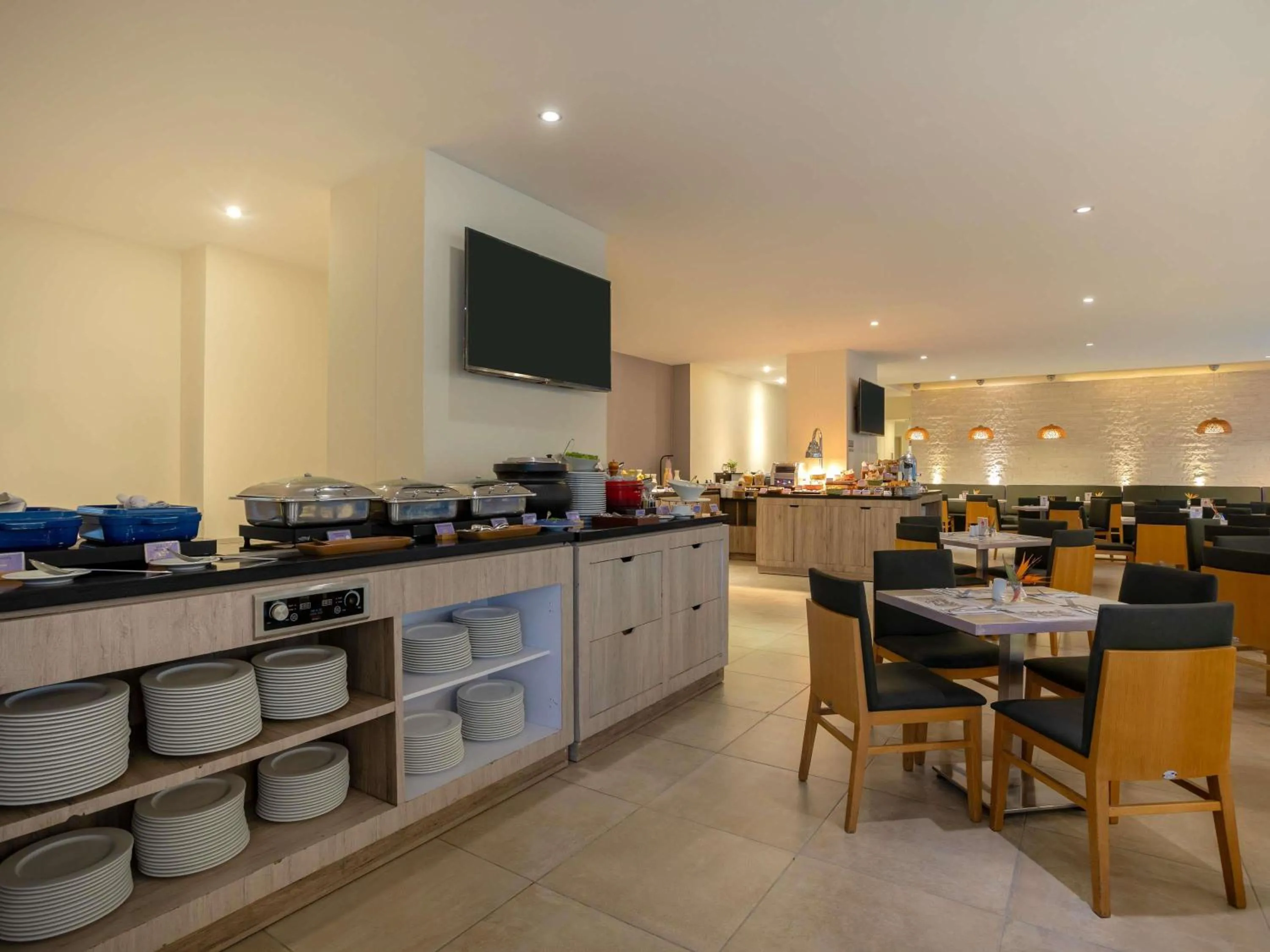 Restaurant/places to eat in Mercure Santa Marta Emile