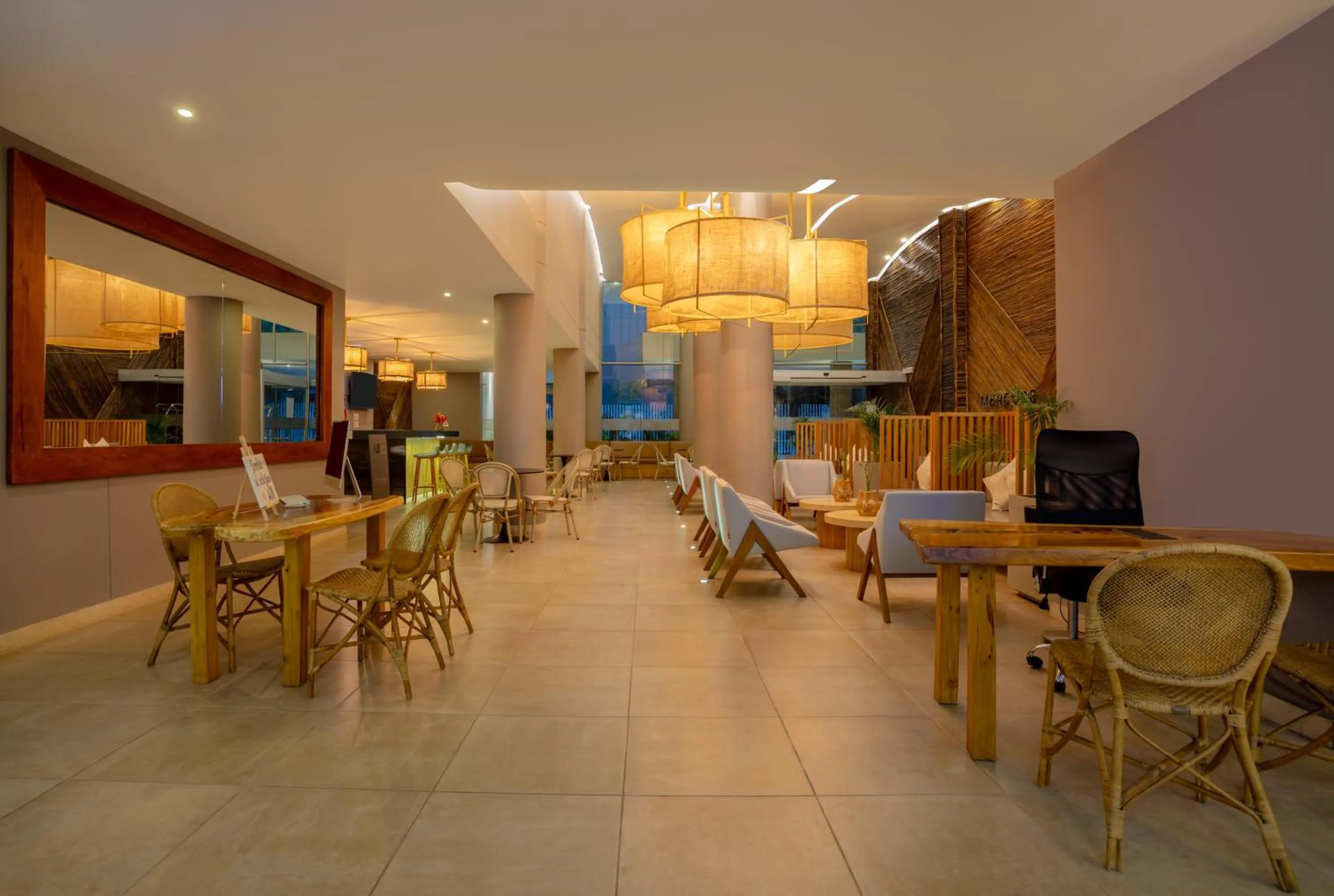 Lobby or reception in Mercure Santa Marta Emile