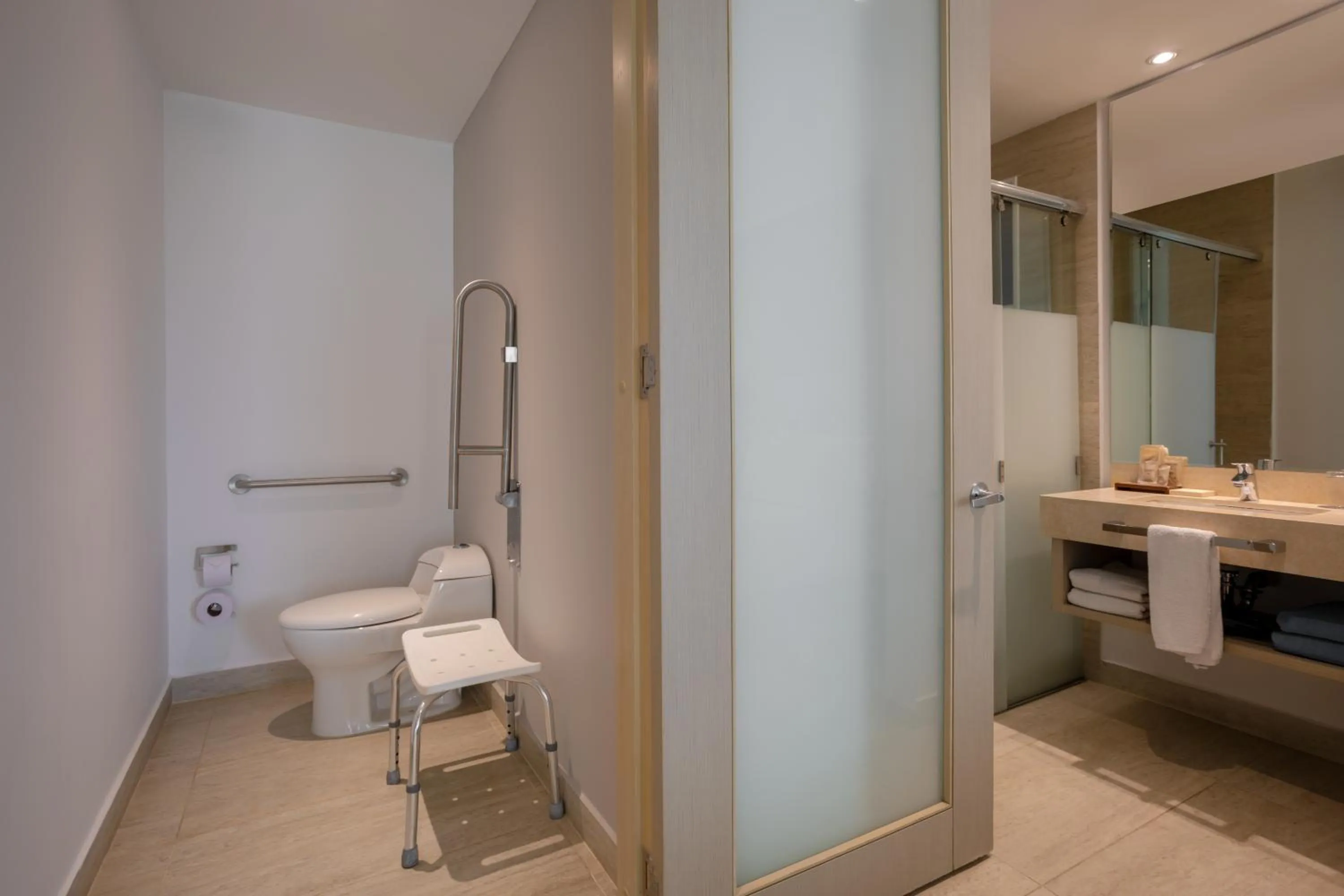 Bathroom in Mercure Santa Marta Emile