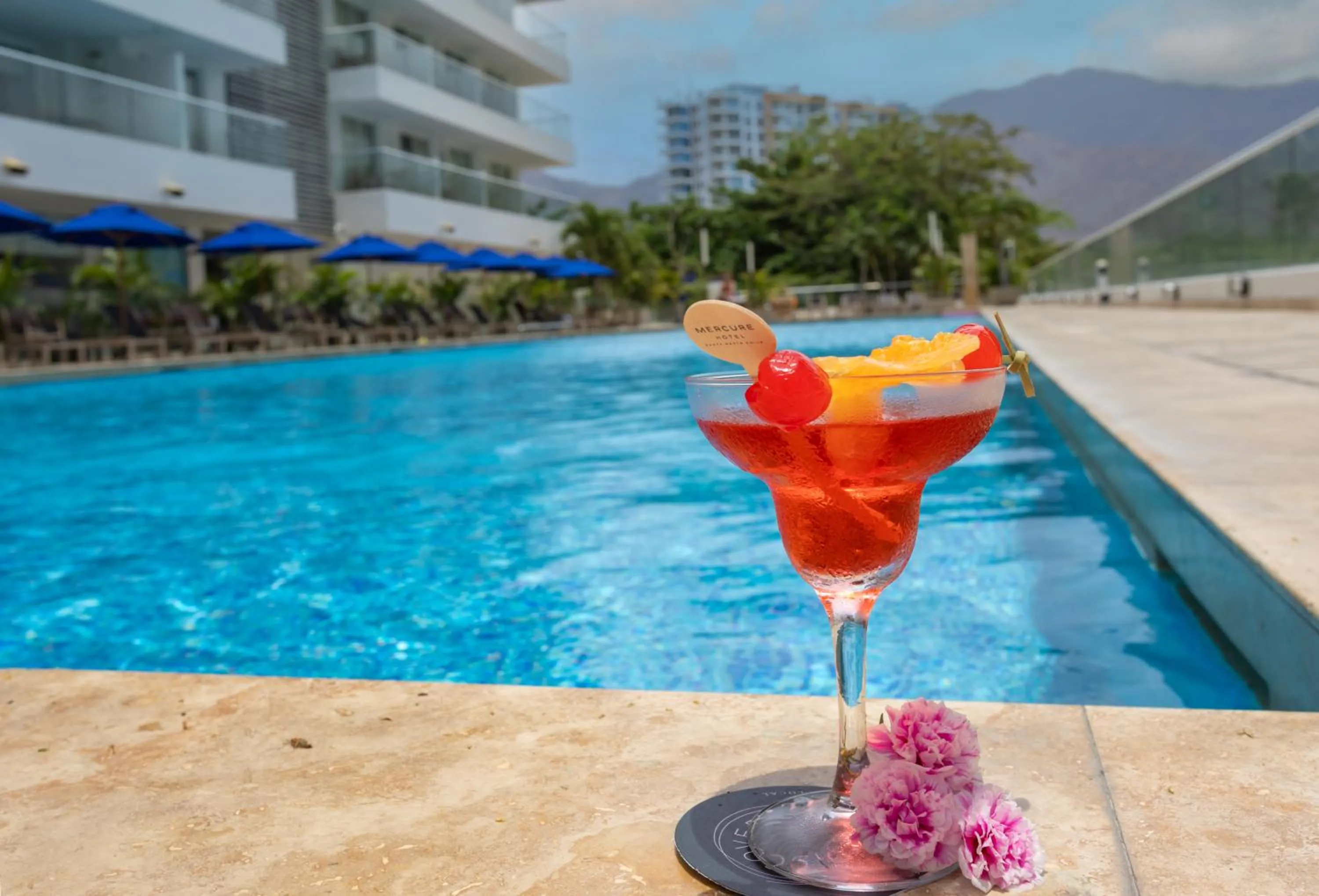 Food and drinks in Mercure Santa Marta Emile