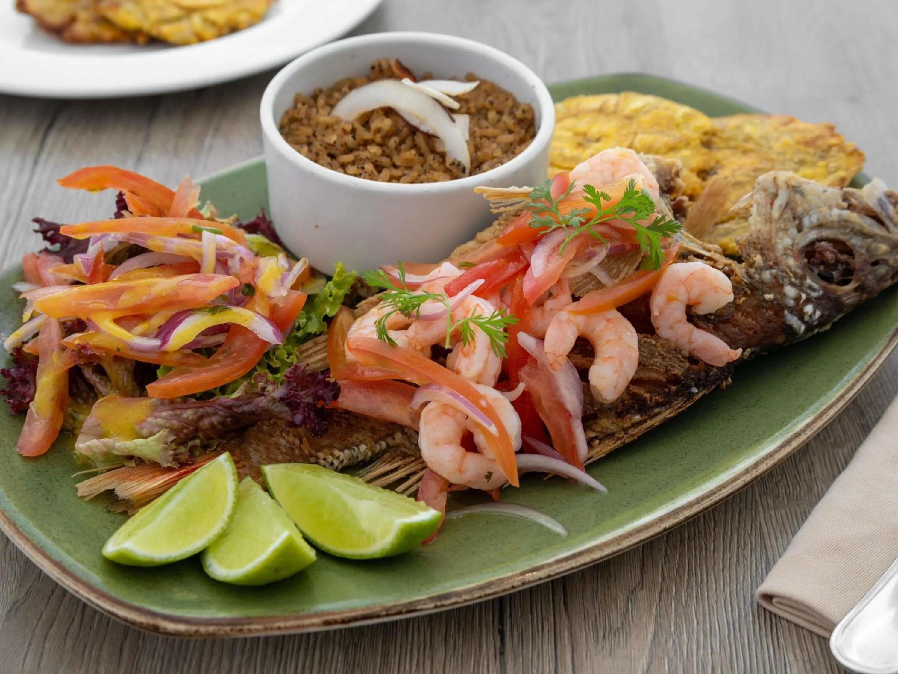 Restaurant/places to eat in Mercure Santa Marta Emile