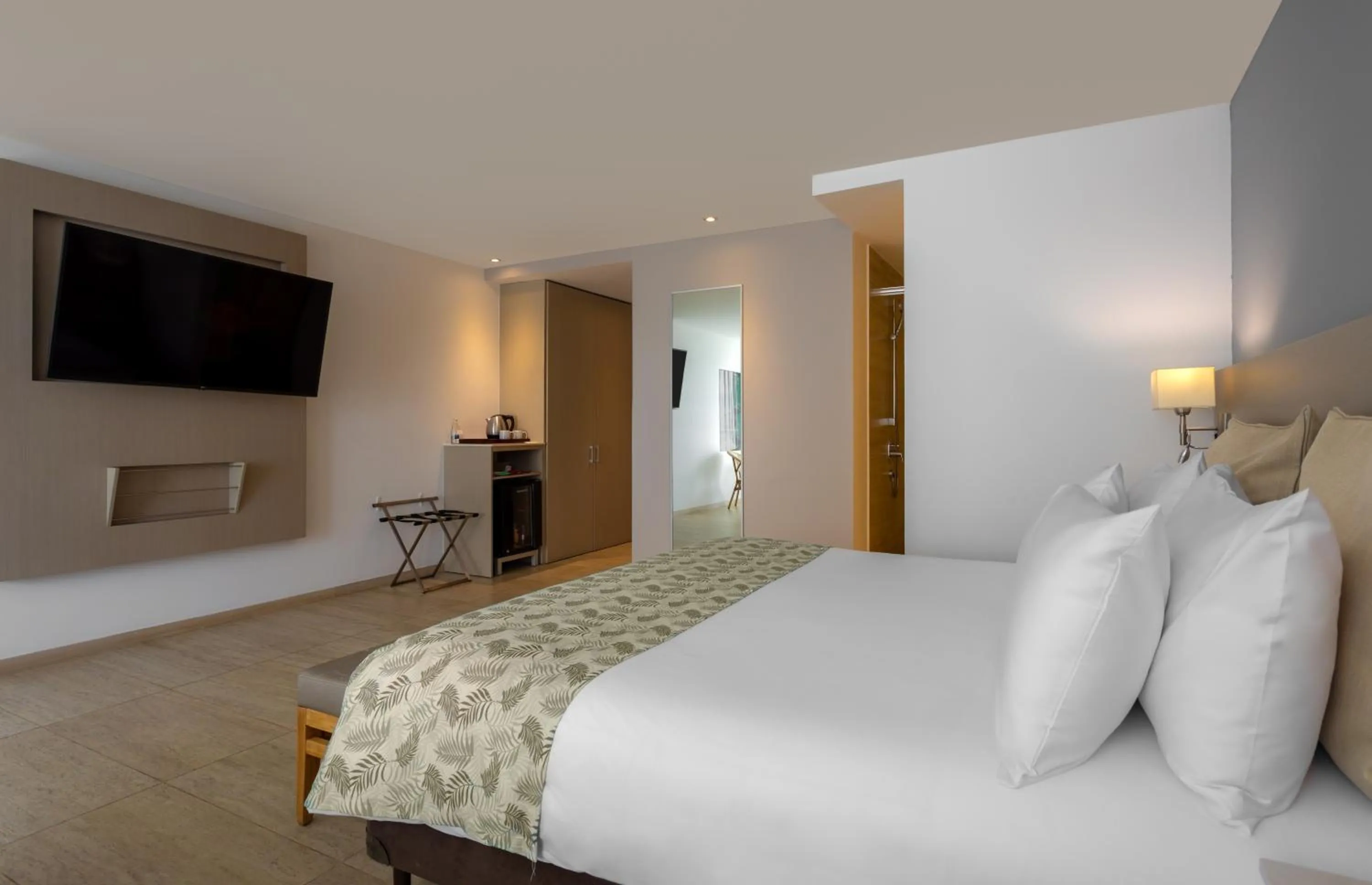 Coffee/tea facilities, Bed in Mercure Santa Marta Emile