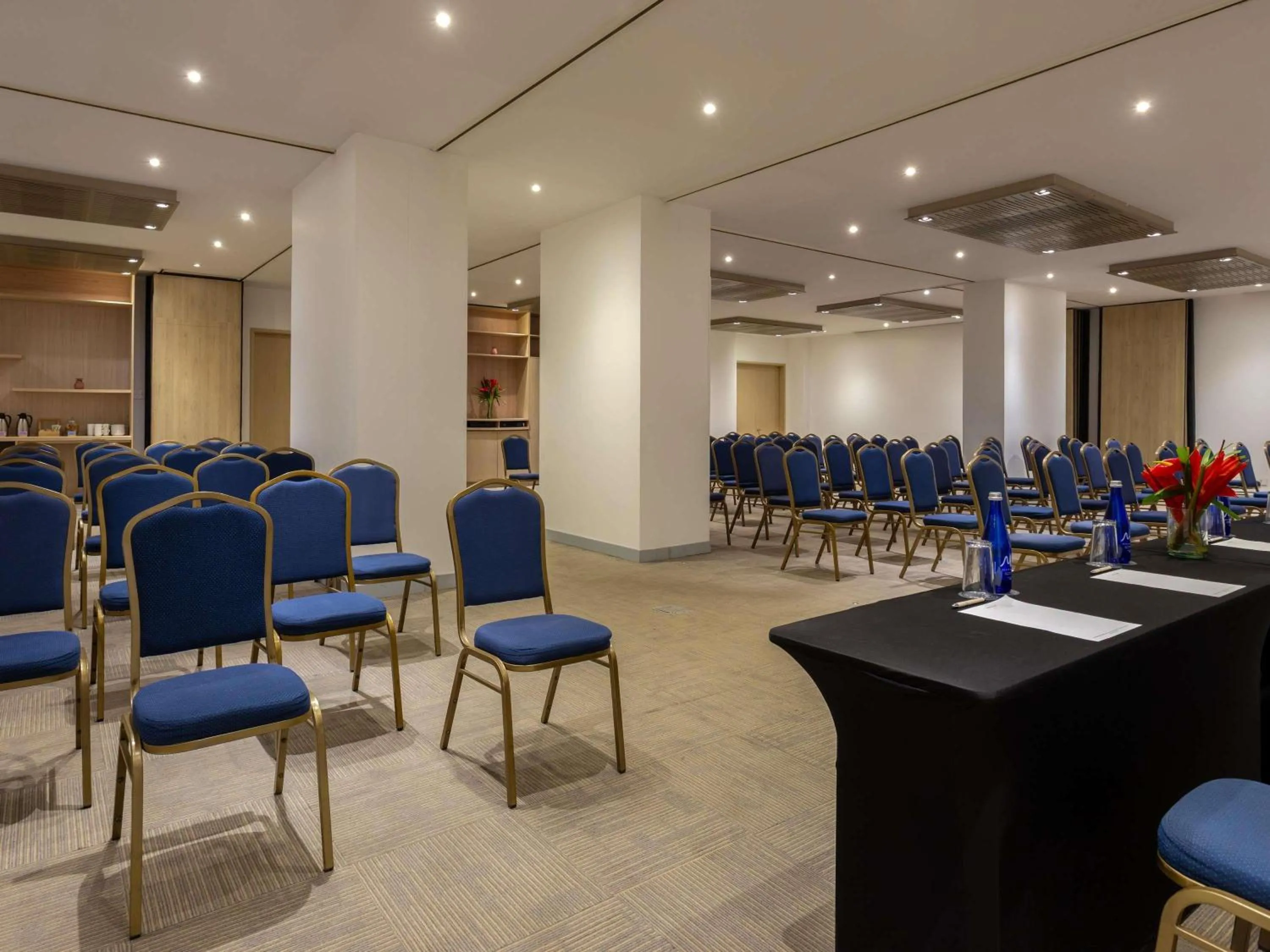 Meeting/conference room in Mercure Santa Marta Emile