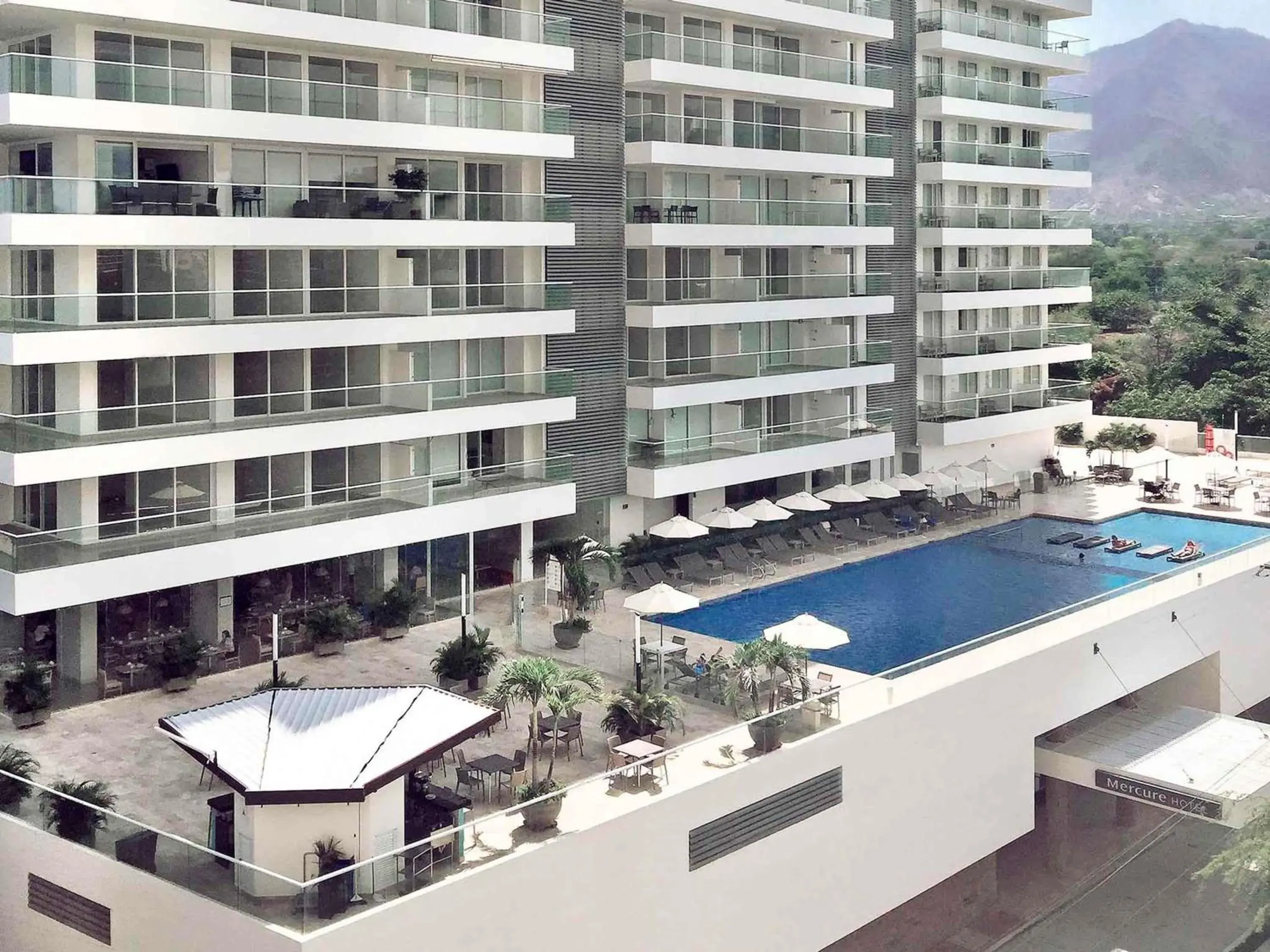 Property building in Mercure Santa Marta Emile Property building in Mercure Santa Marta Emile