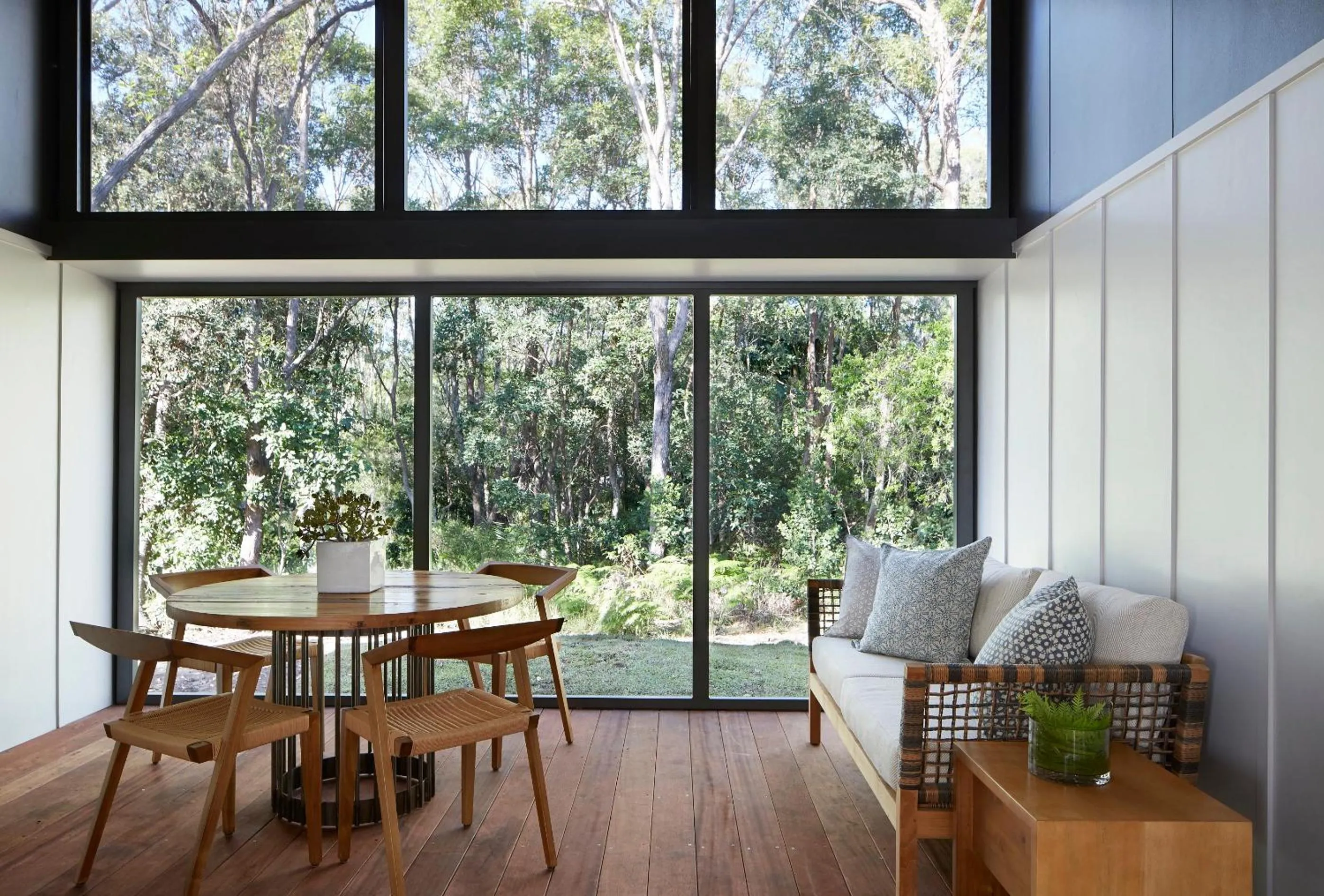 Living room in Elements Of Byron