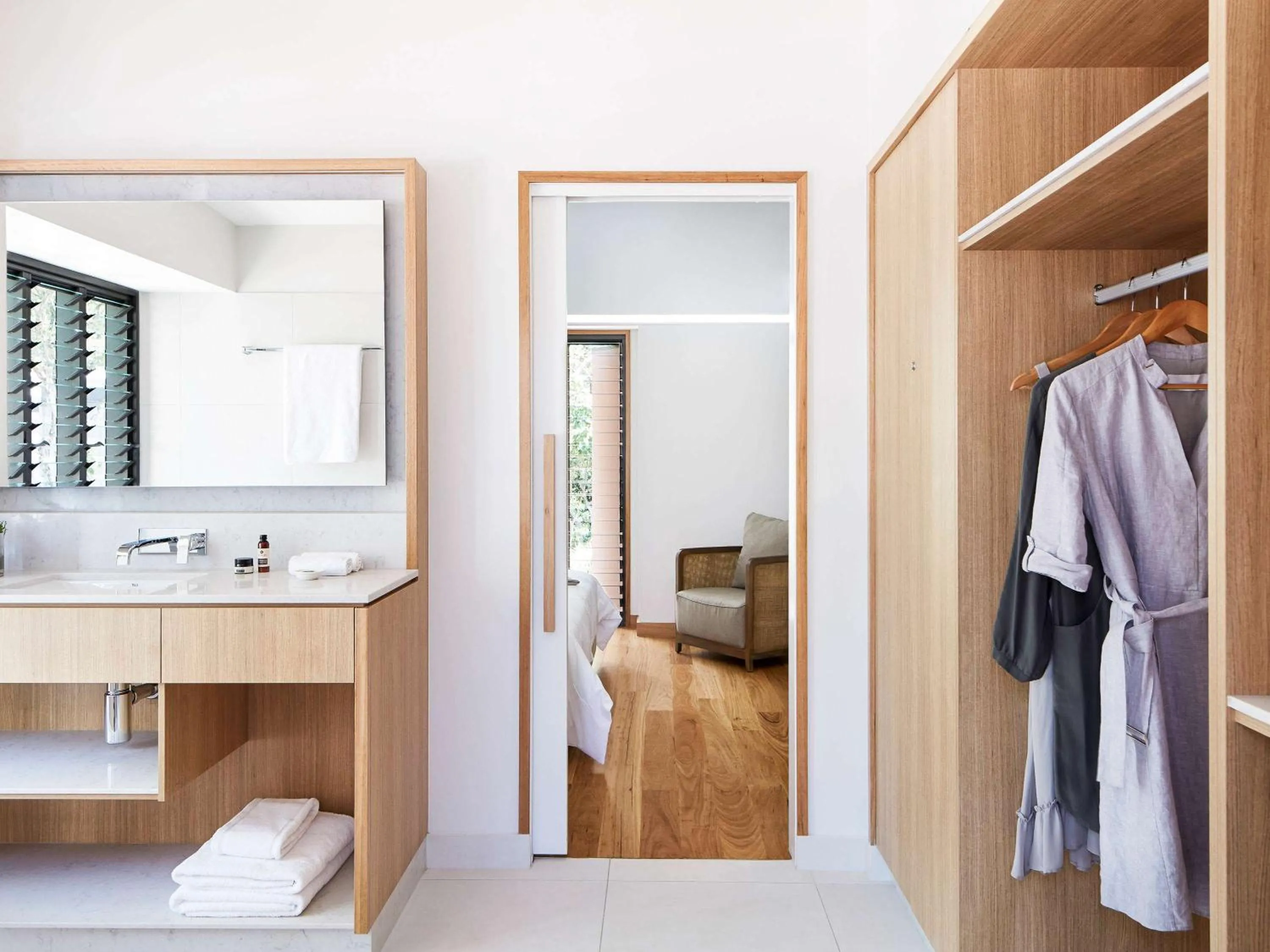 Photo of the whole room in Elements Of Byron