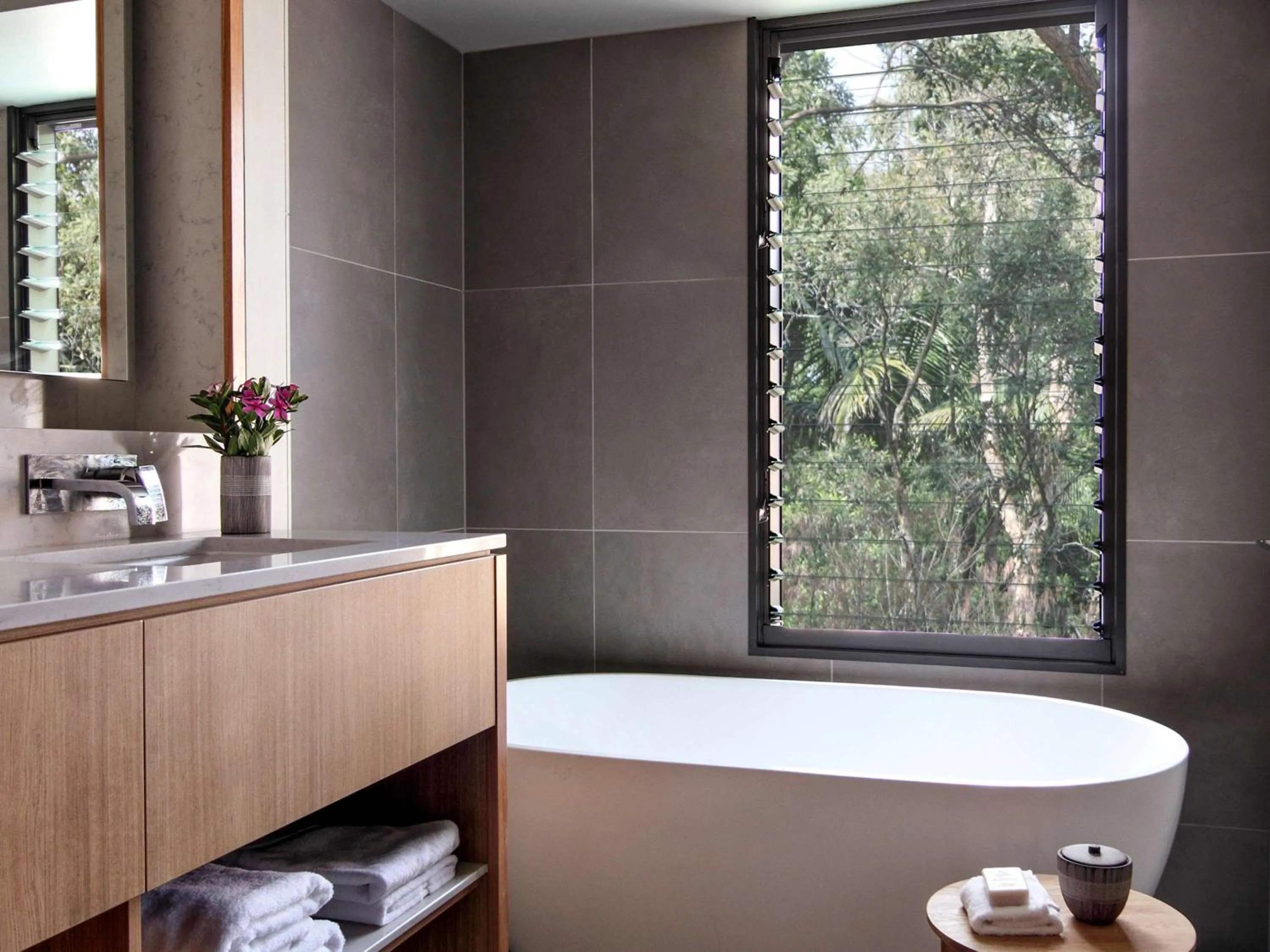 Photo of the whole room in Elements Of Byron