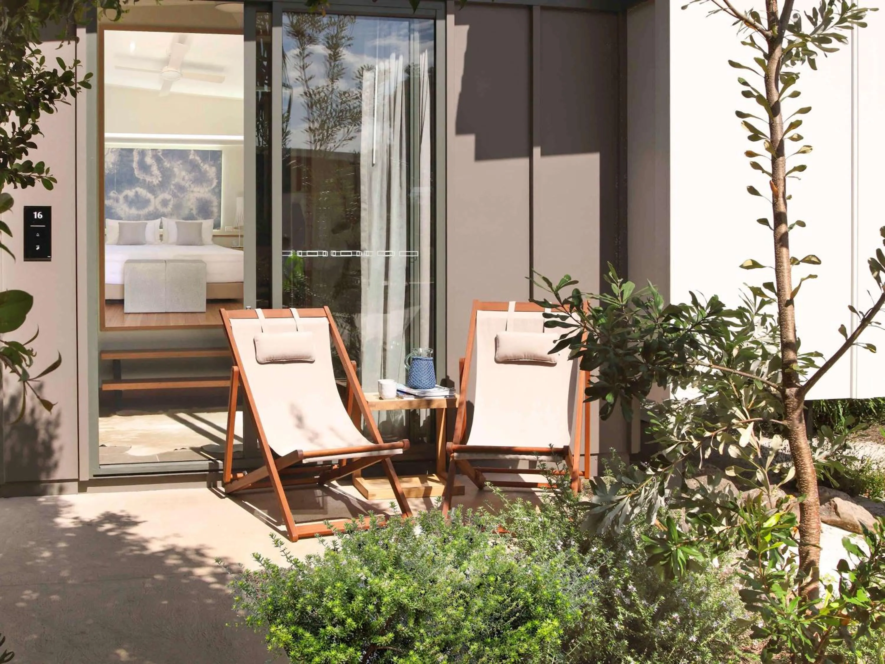 Photo of the whole room in Elements Of Byron