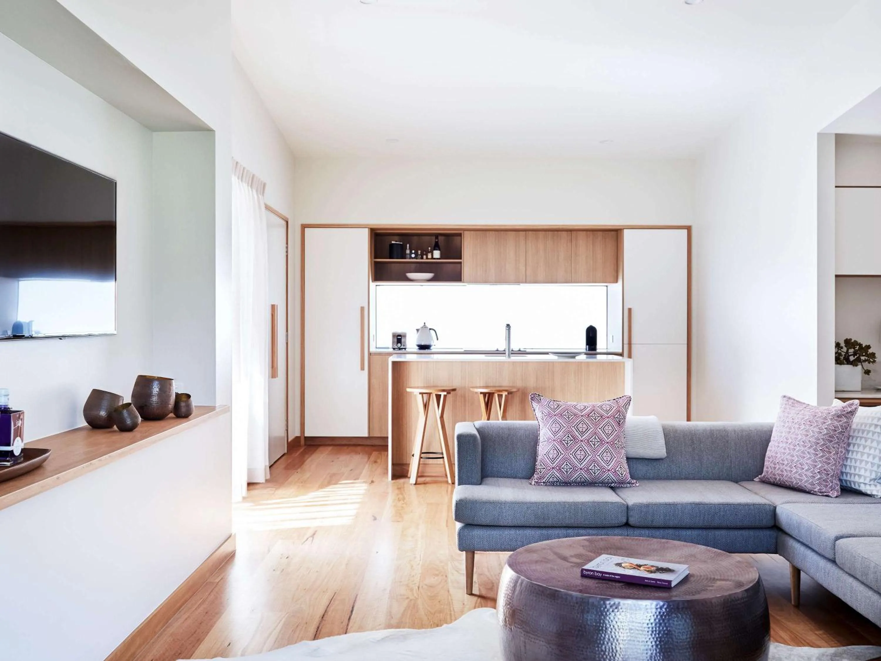 Photo of the whole room in Elements Of Byron