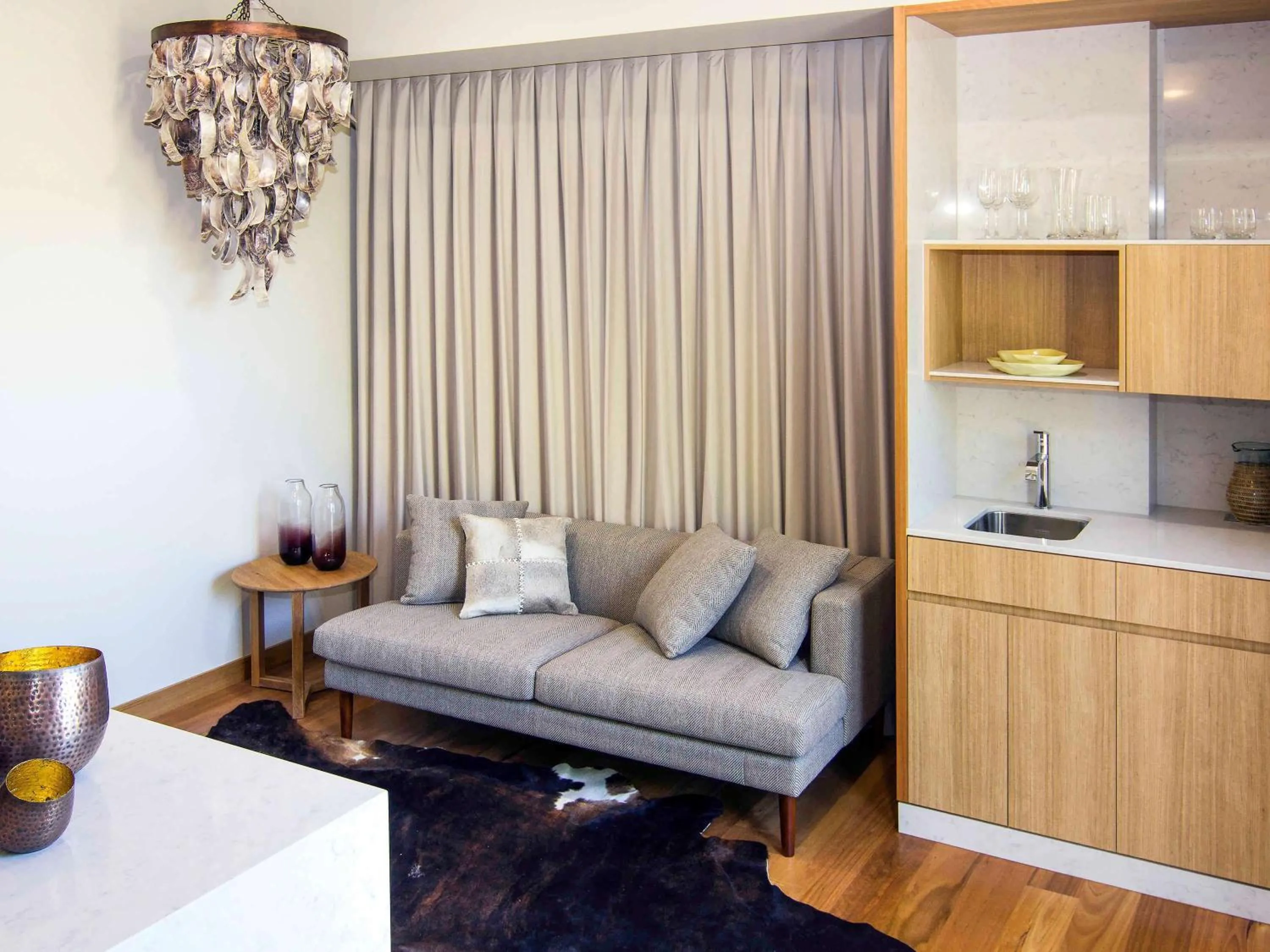 Photo of the whole room in Elements Of Byron