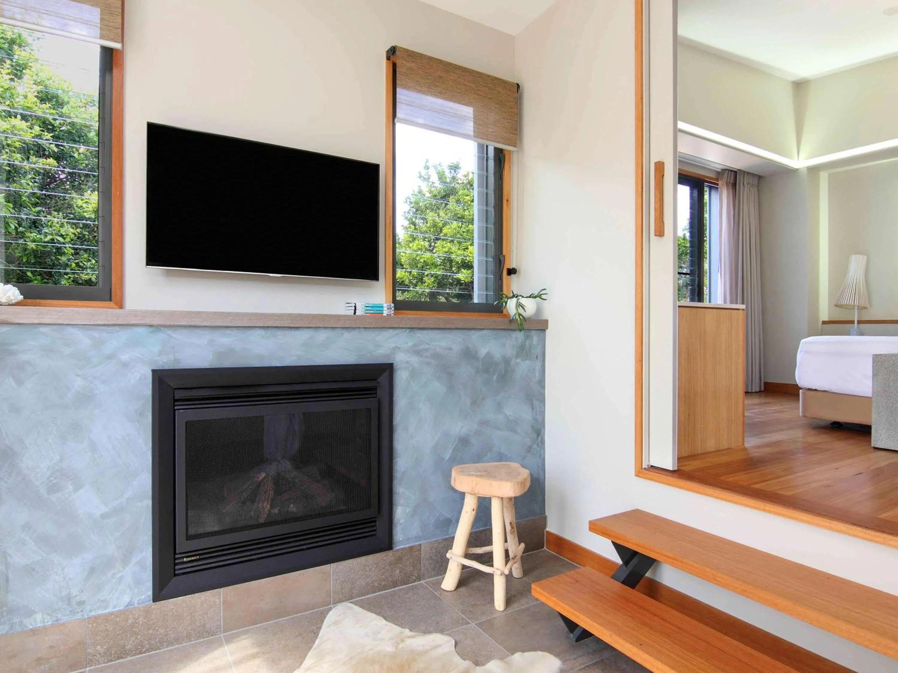 Photo of the whole room in Elements Of Byron