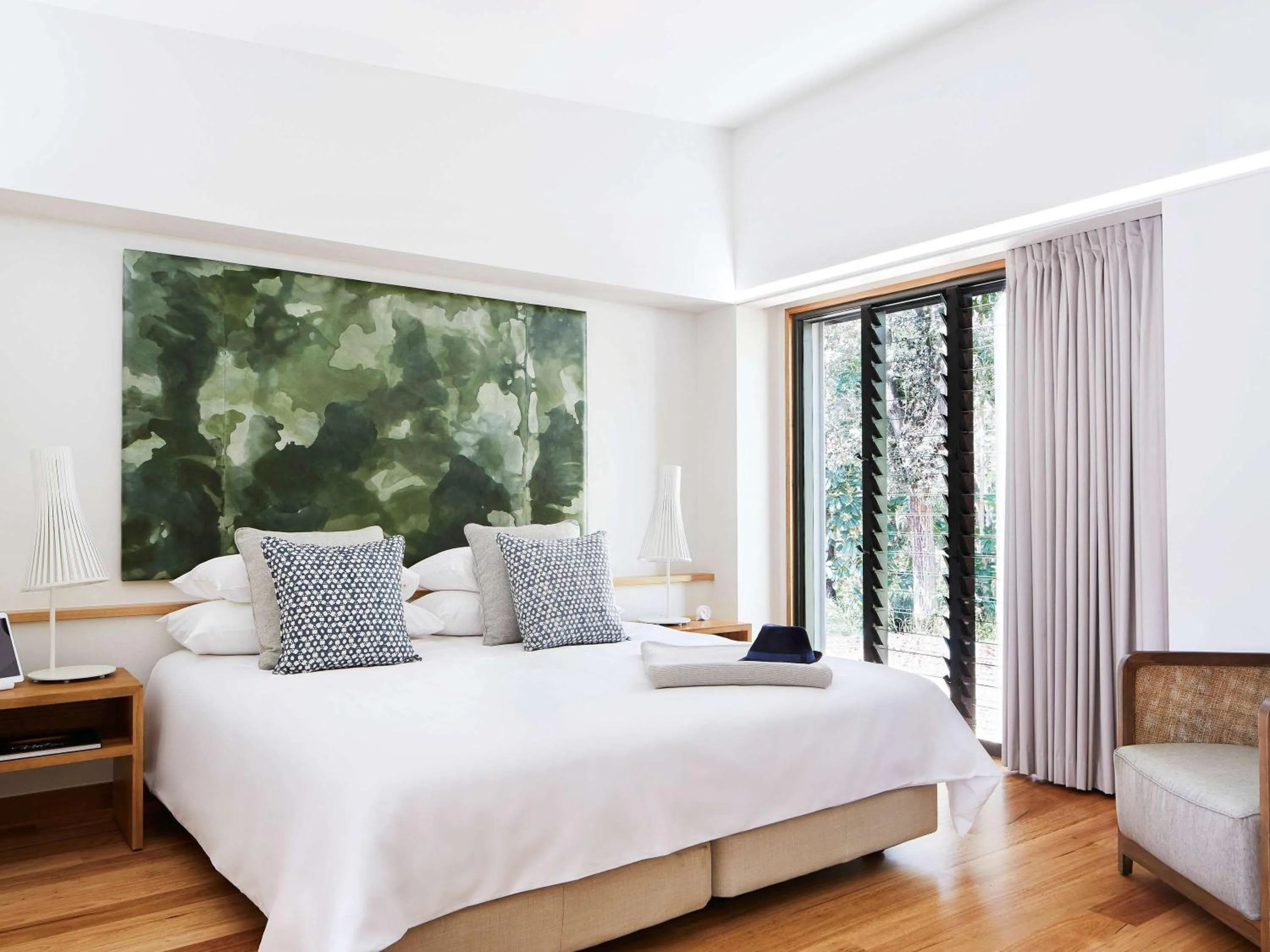 Photo of the whole room, Bed in Elements Of Byron