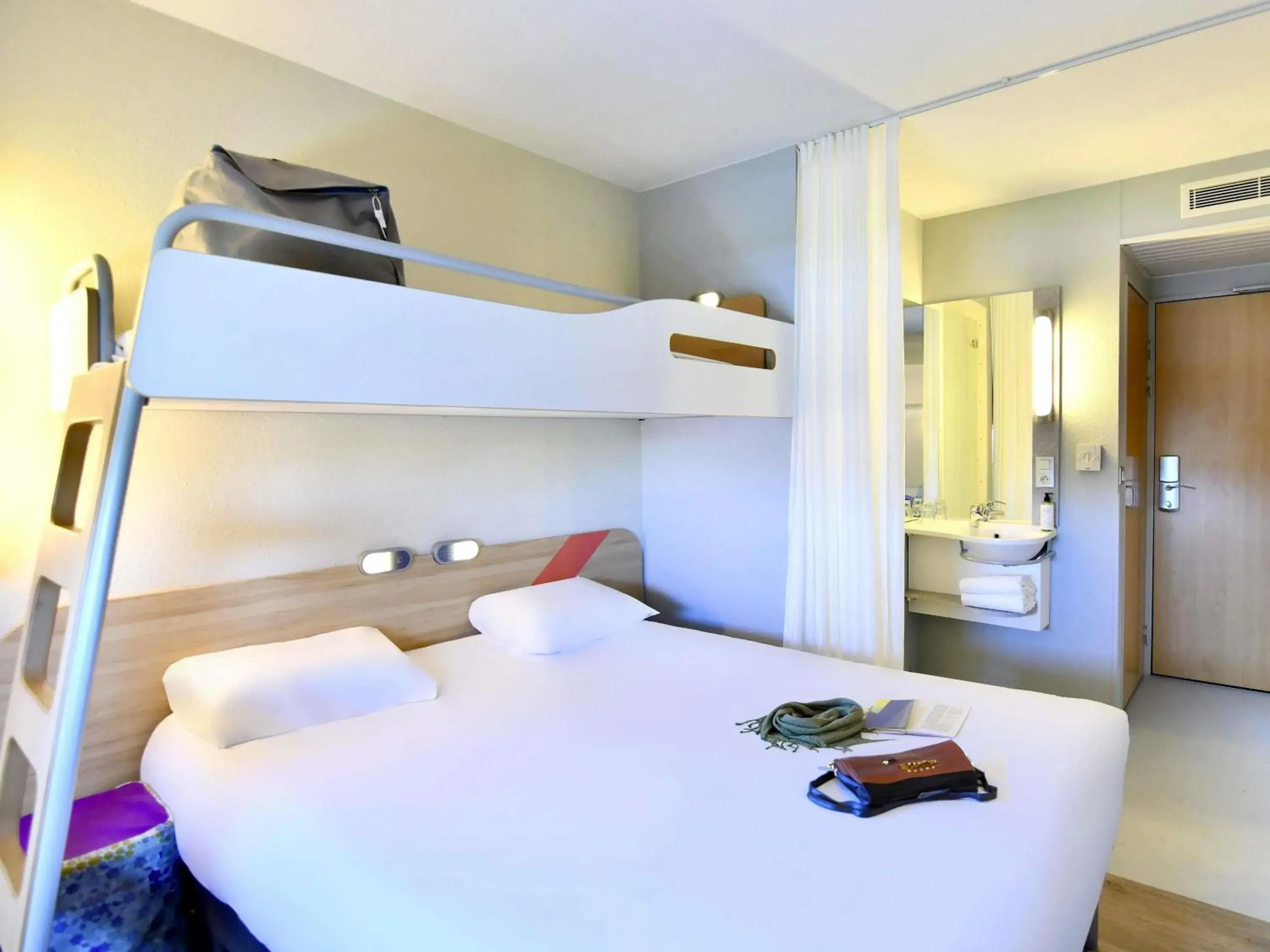 Triple Room with One Double Bed and One Bunk Bed in Ibis Budget Nantes Rezé Aéroport Triple Room with One Double Bed and One Bunk Bed in Ibis Budget Nantes Rezé Aéroport