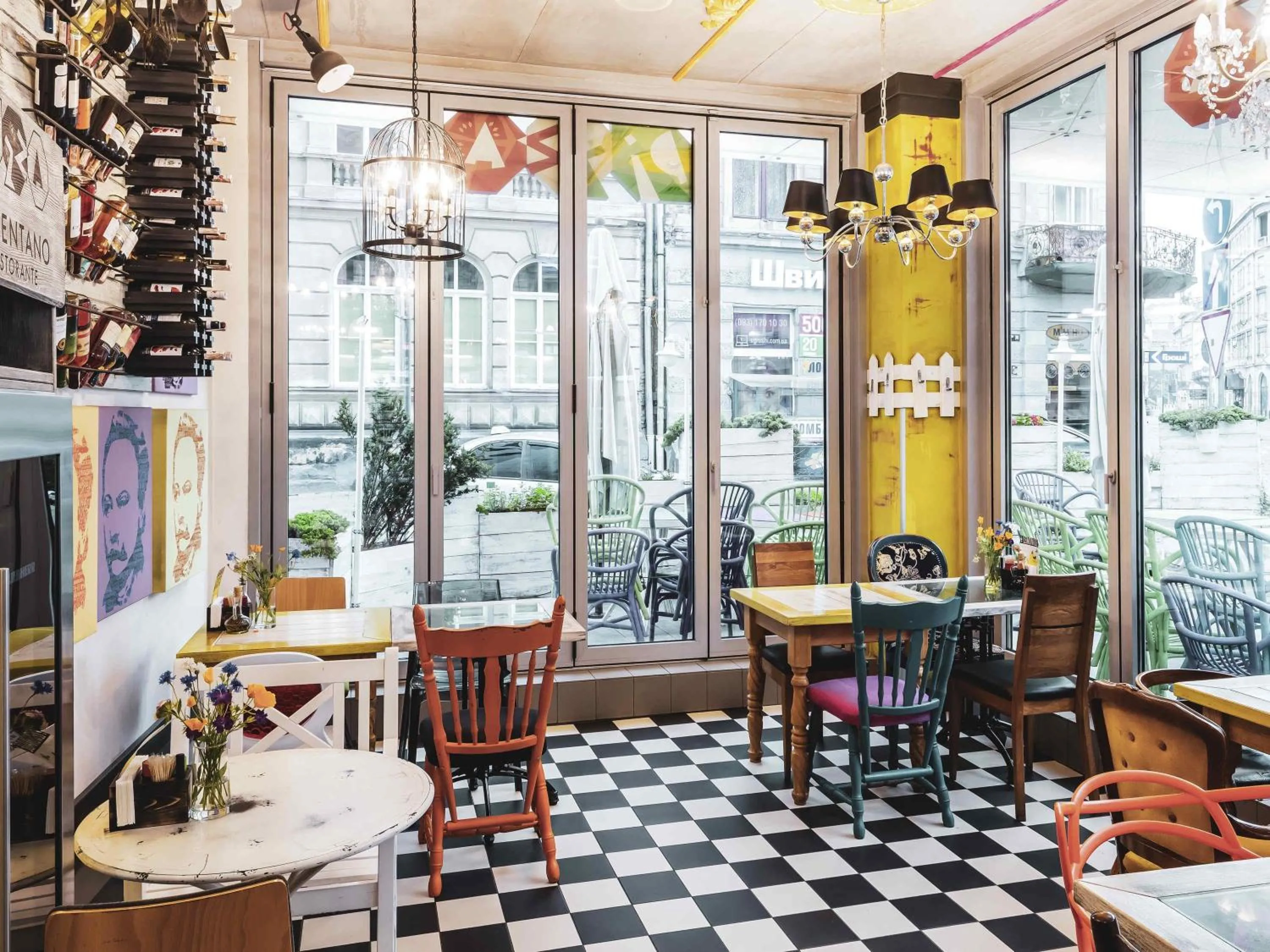 Restaurant/places to eat in Ibis Styles Lviv Center