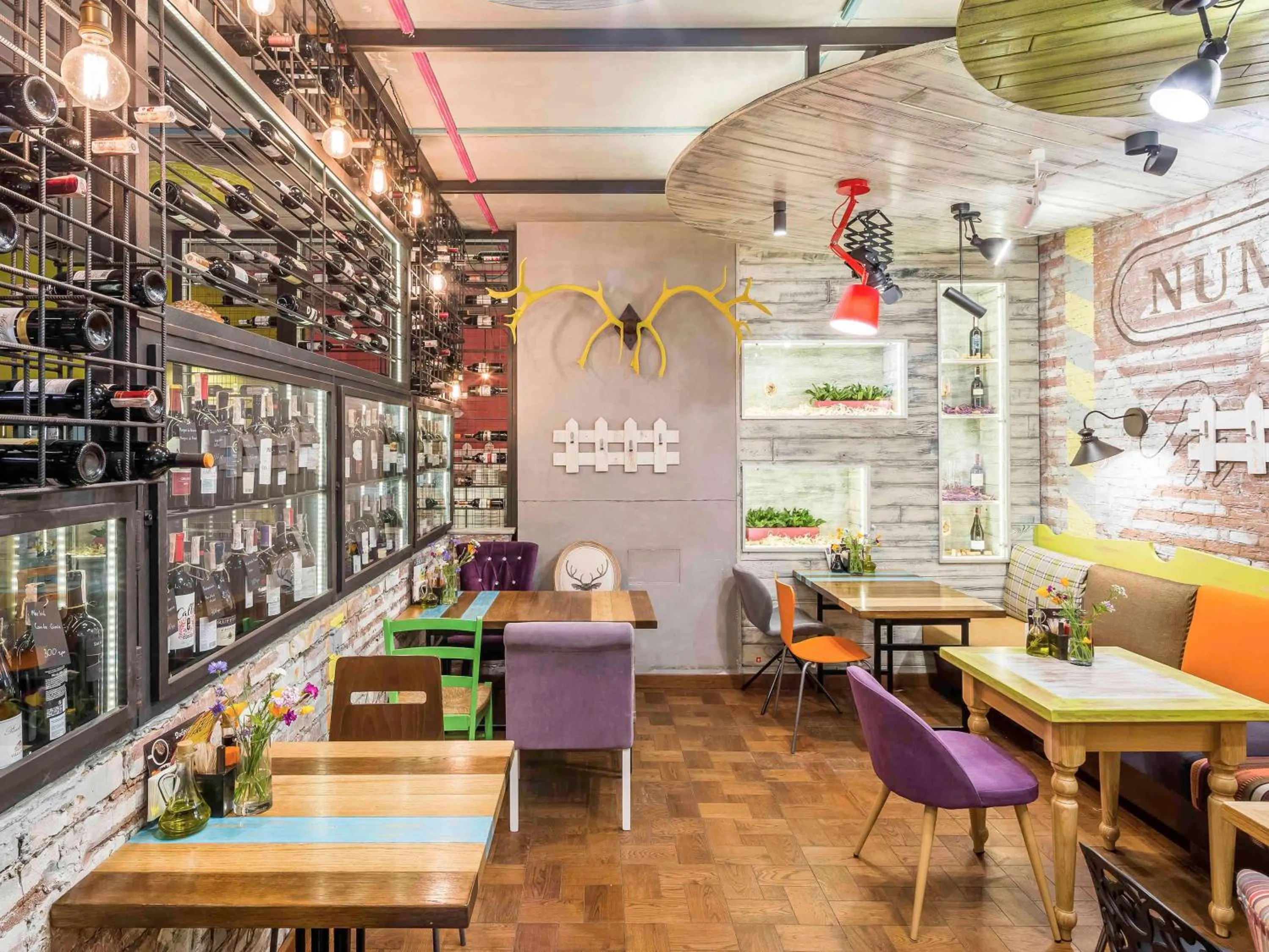 Restaurant/places to eat in Ibis Styles Lviv Center
