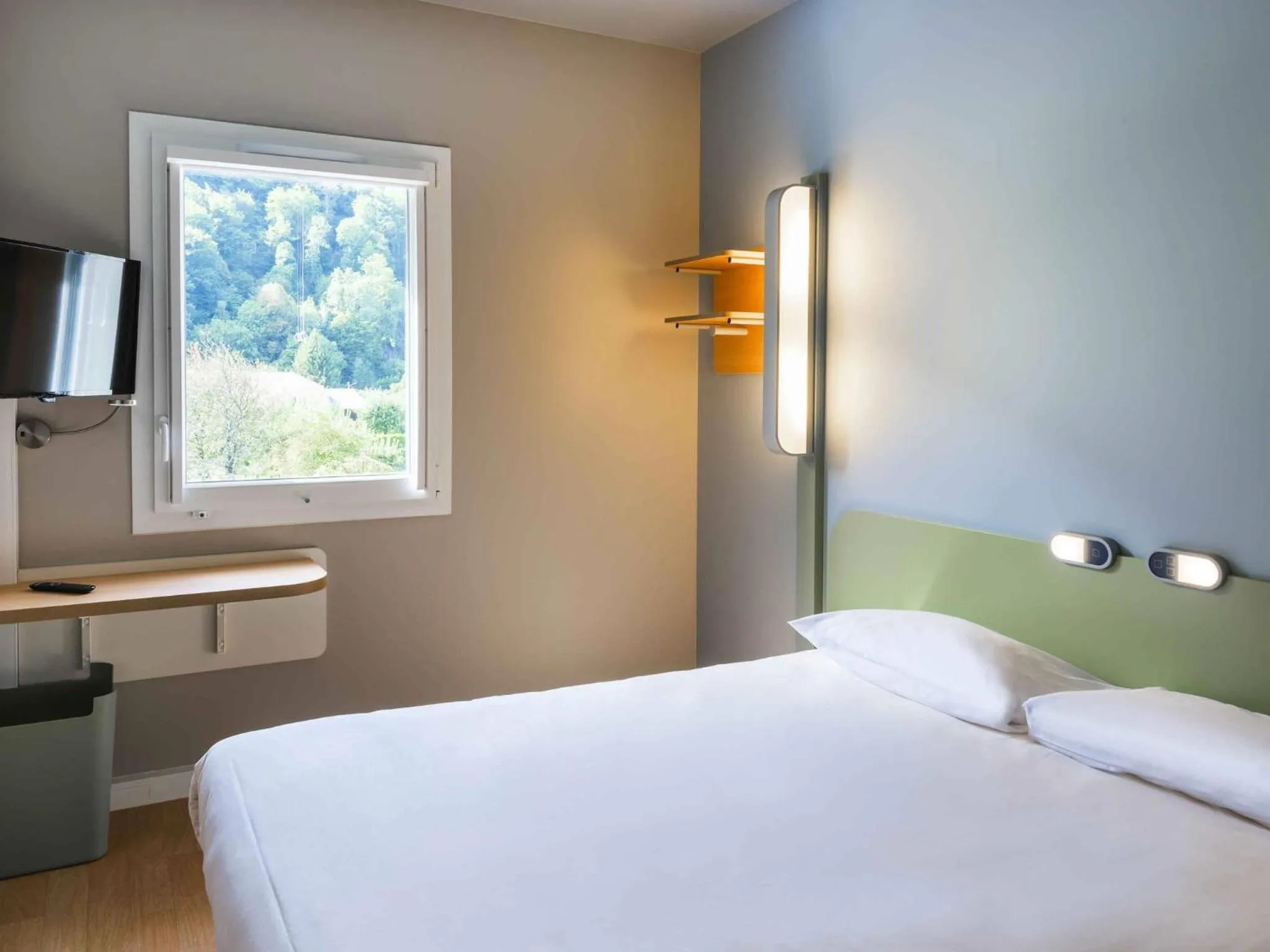 Bedroom, Bed in Ibis Budget Sallanches