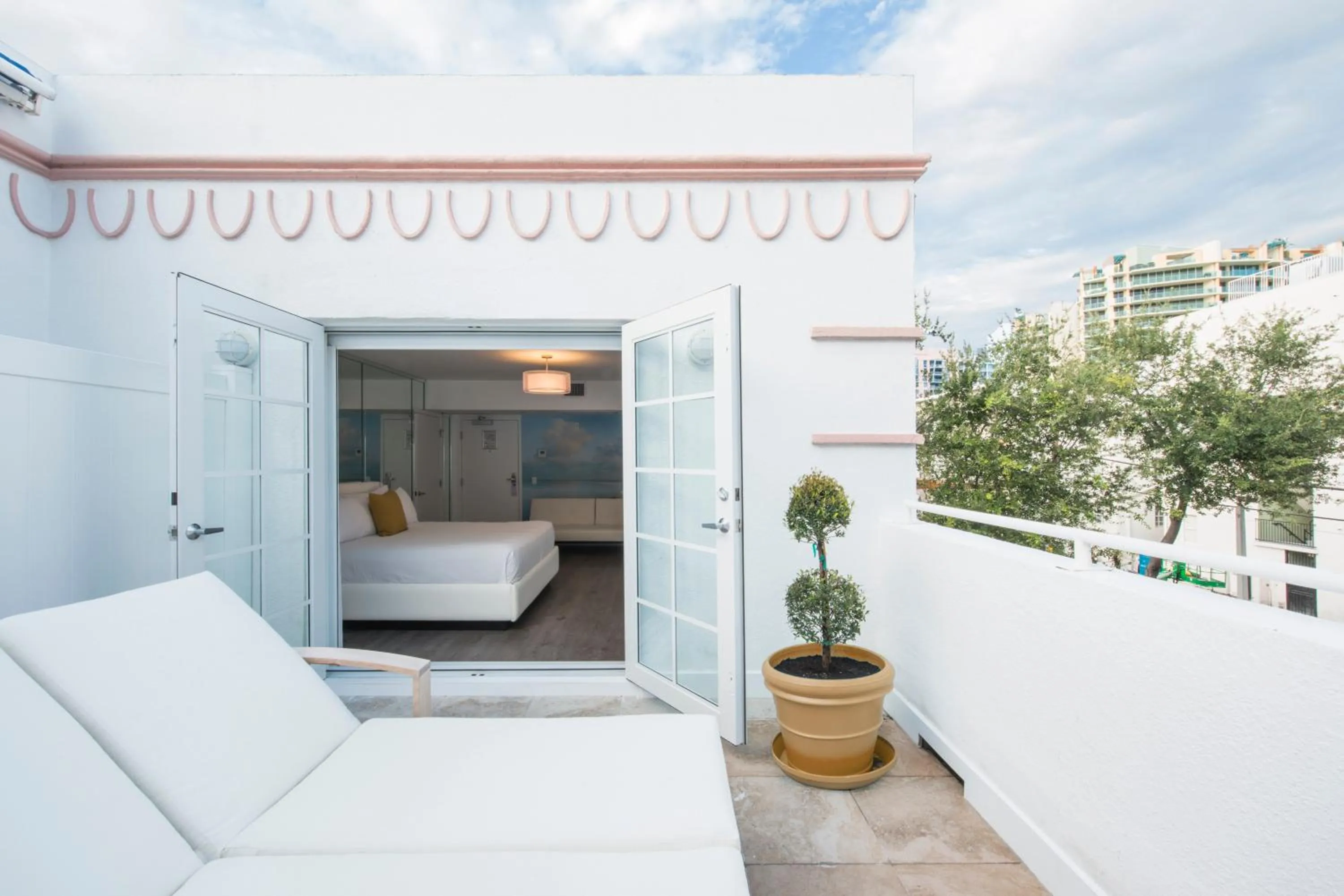 Balcony/Terrace in President Hotel Villa