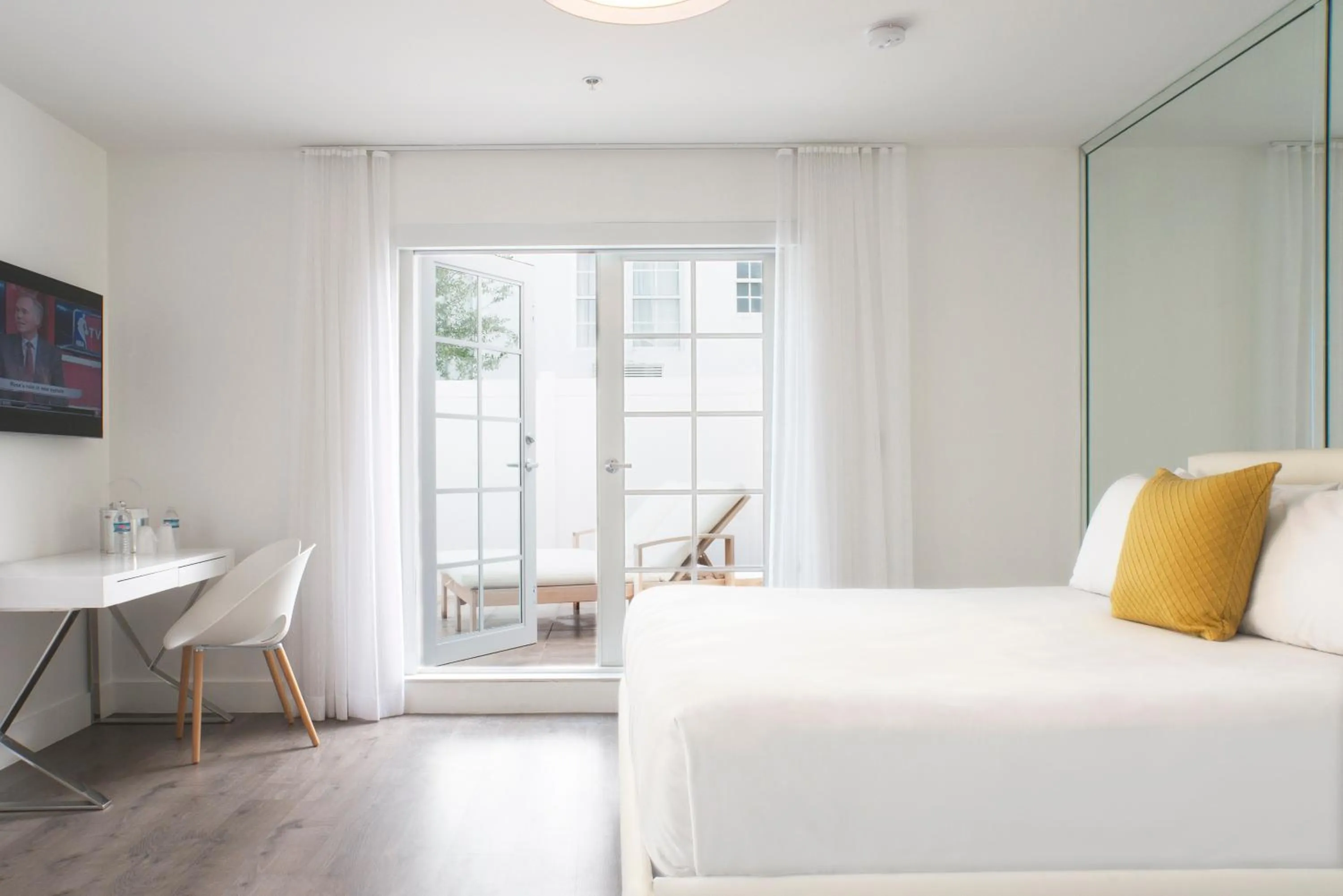 Bed in President Hotel Villa