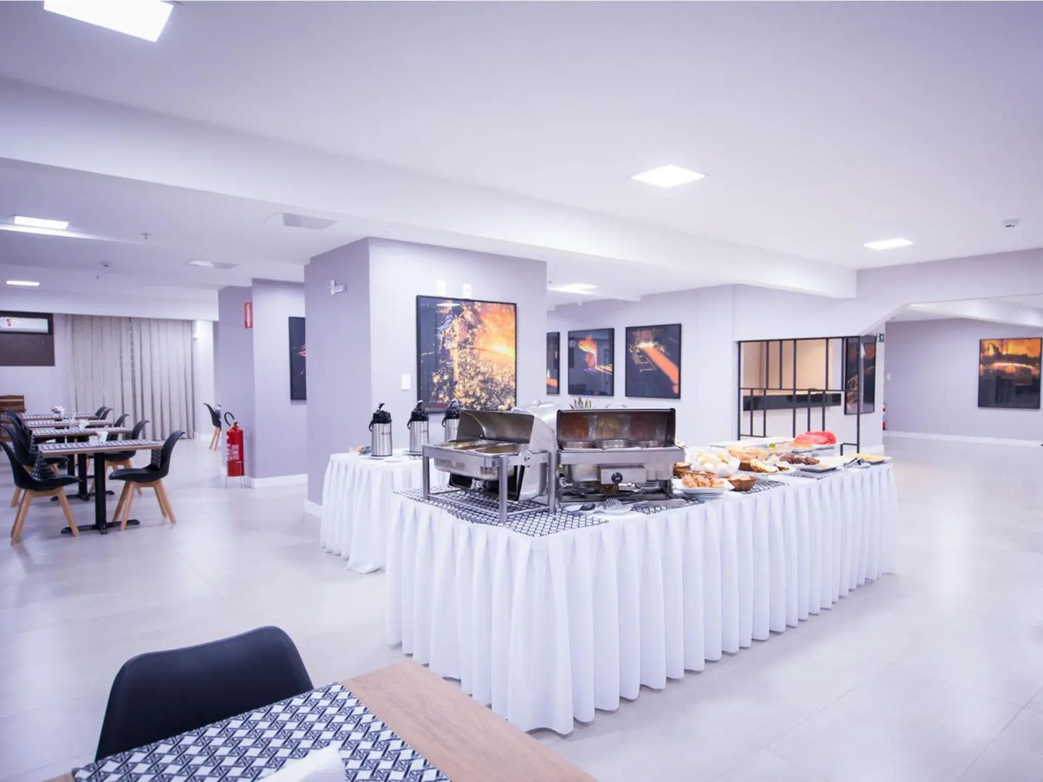 Restaurant/places to eat in Vila Business Hotel Restaurant/places to eat in Vila Business Hotel