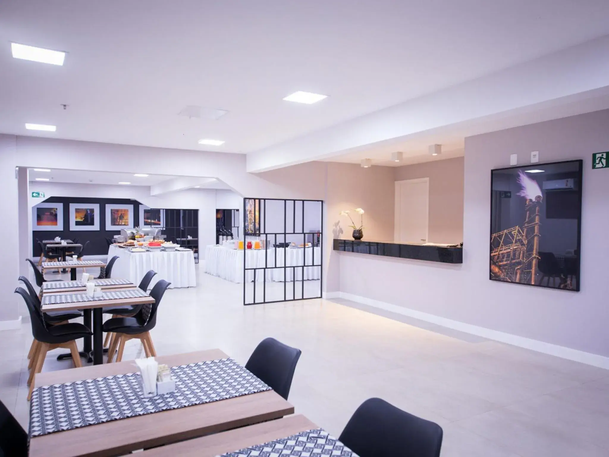 Restaurant/places to eat in Vila Business Hotel Restaurant/places to eat in Vila Business Hotel