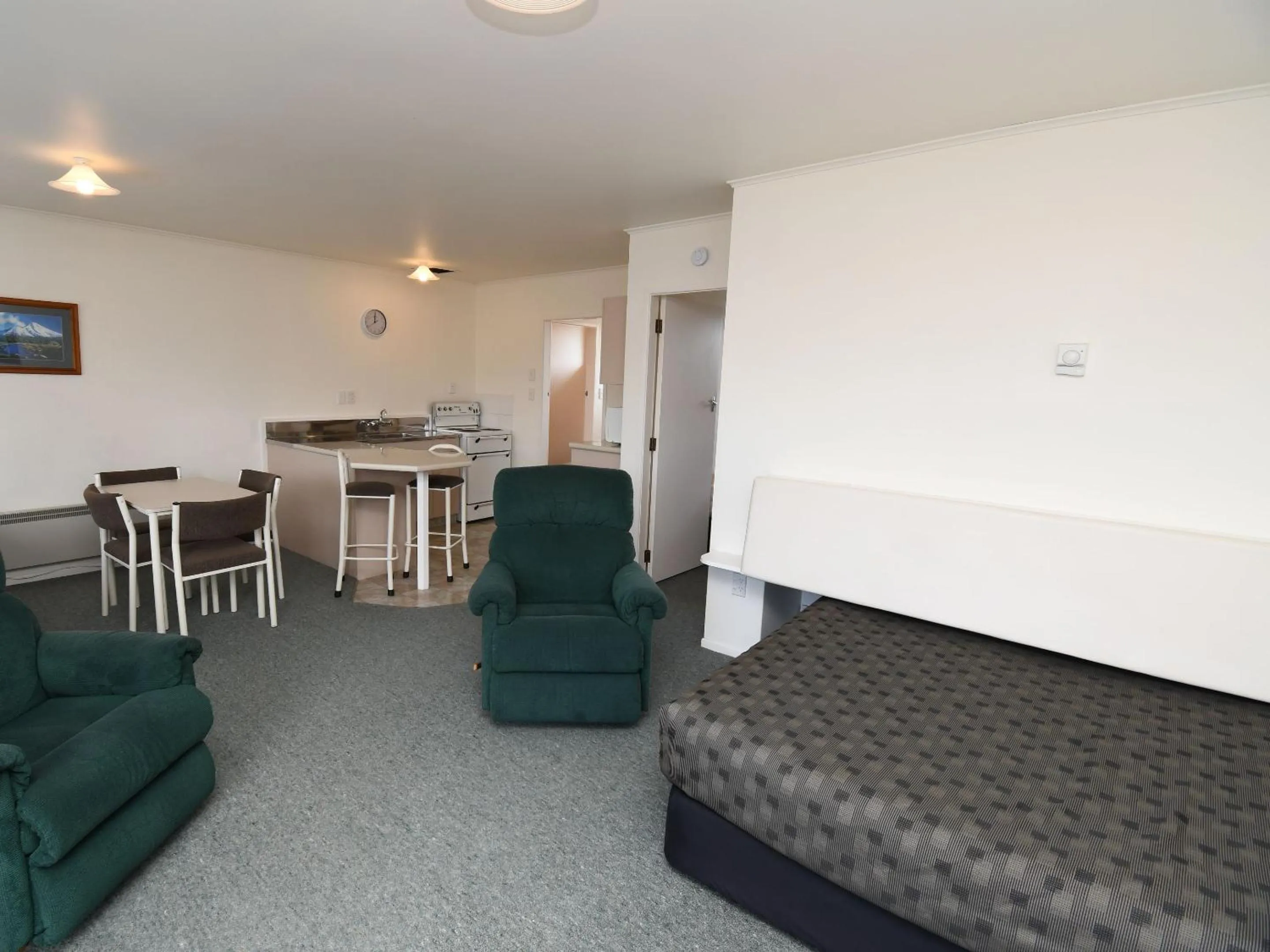 Living room in Avon Motel