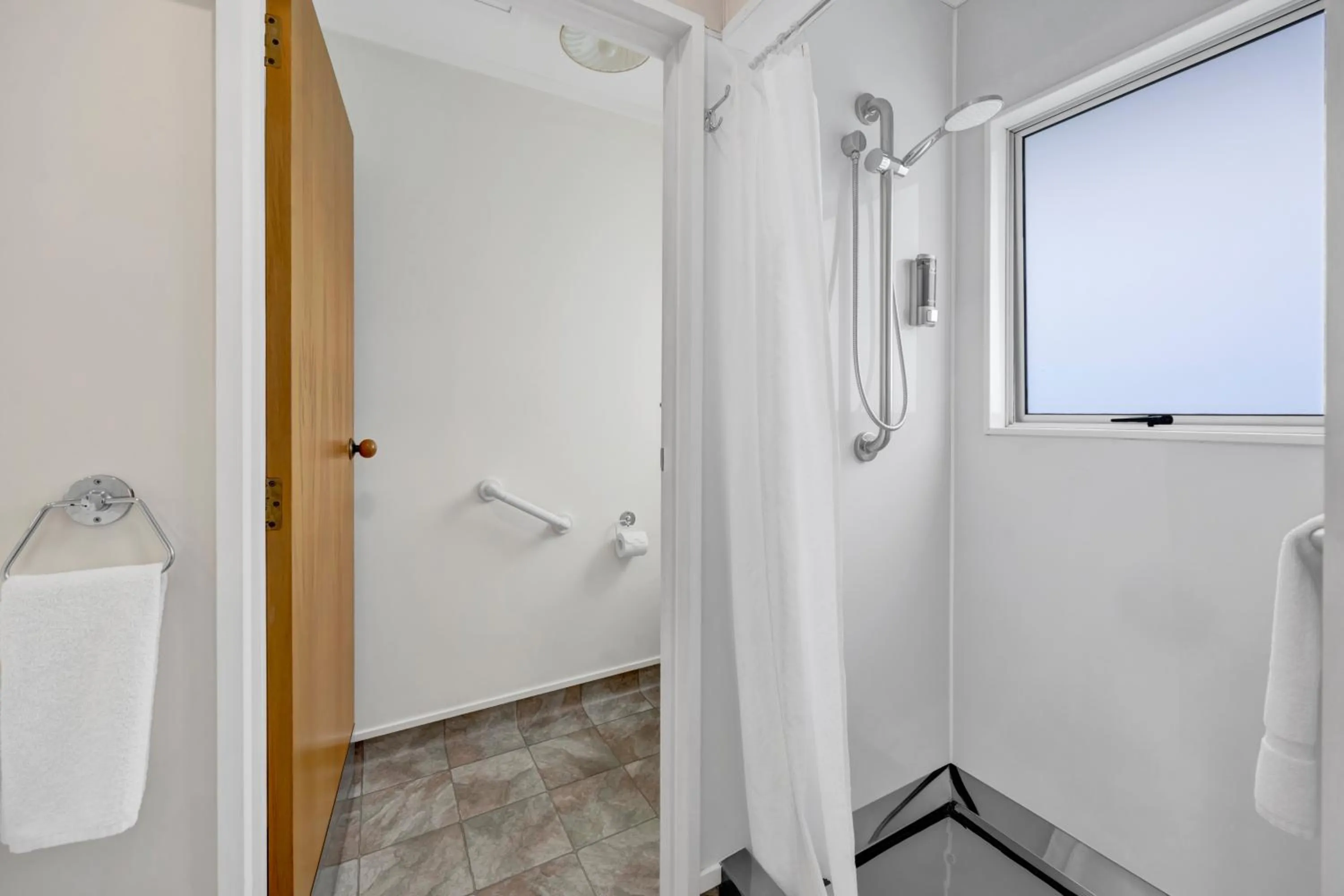 Bathroom in Avon Motel