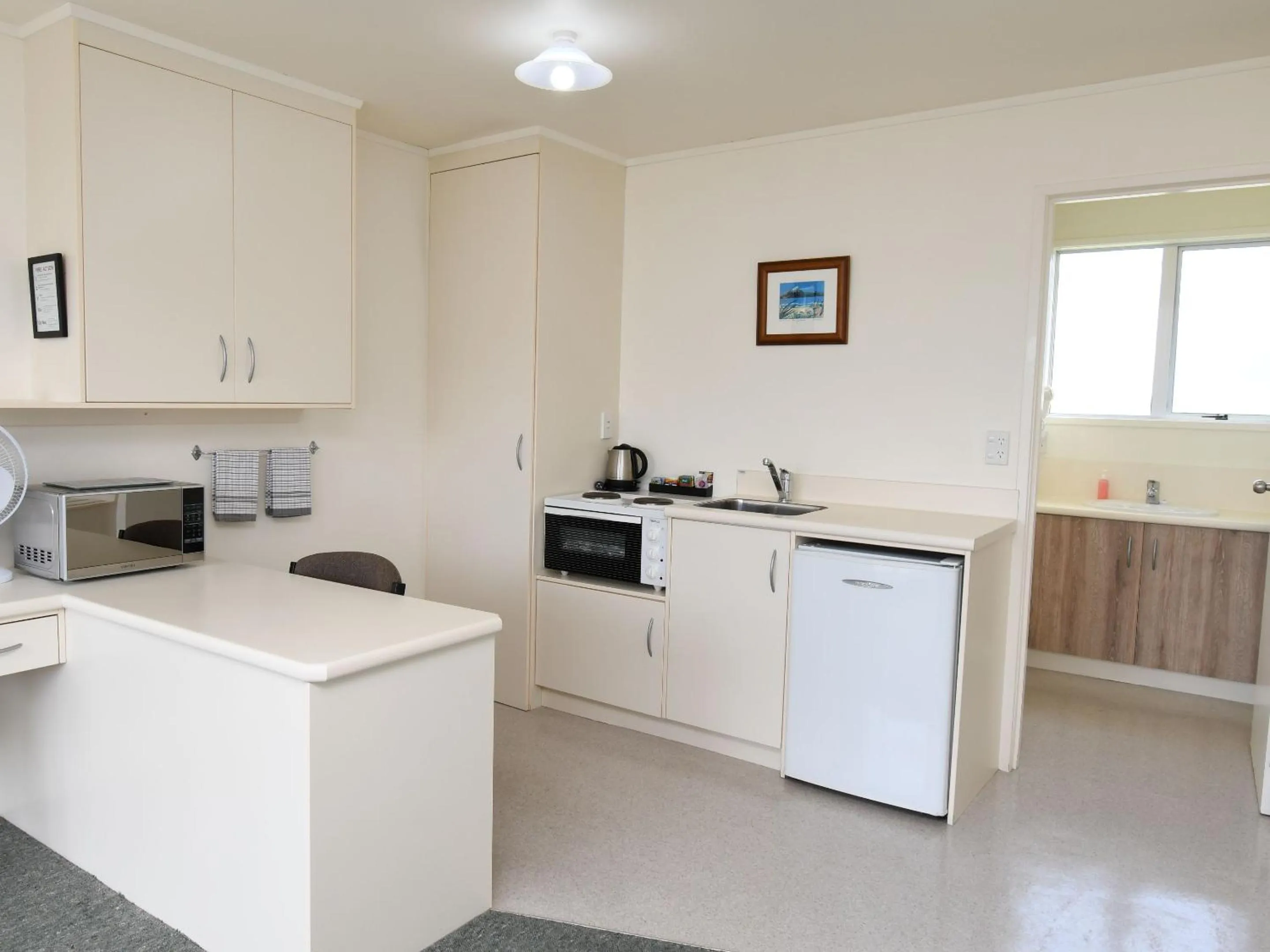 kitchen in Avon Motel