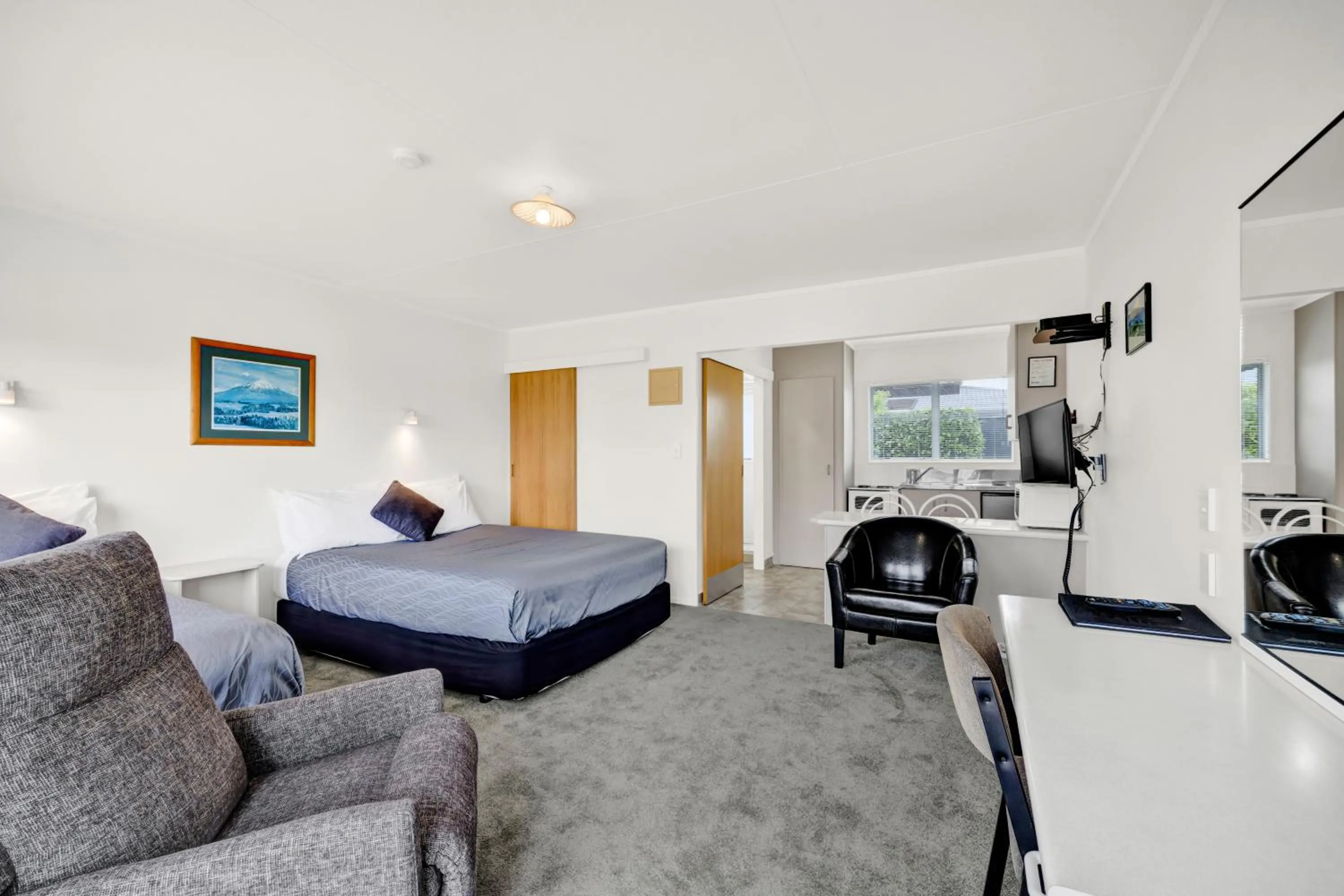 View (from property/room), Bed in Avon Motel