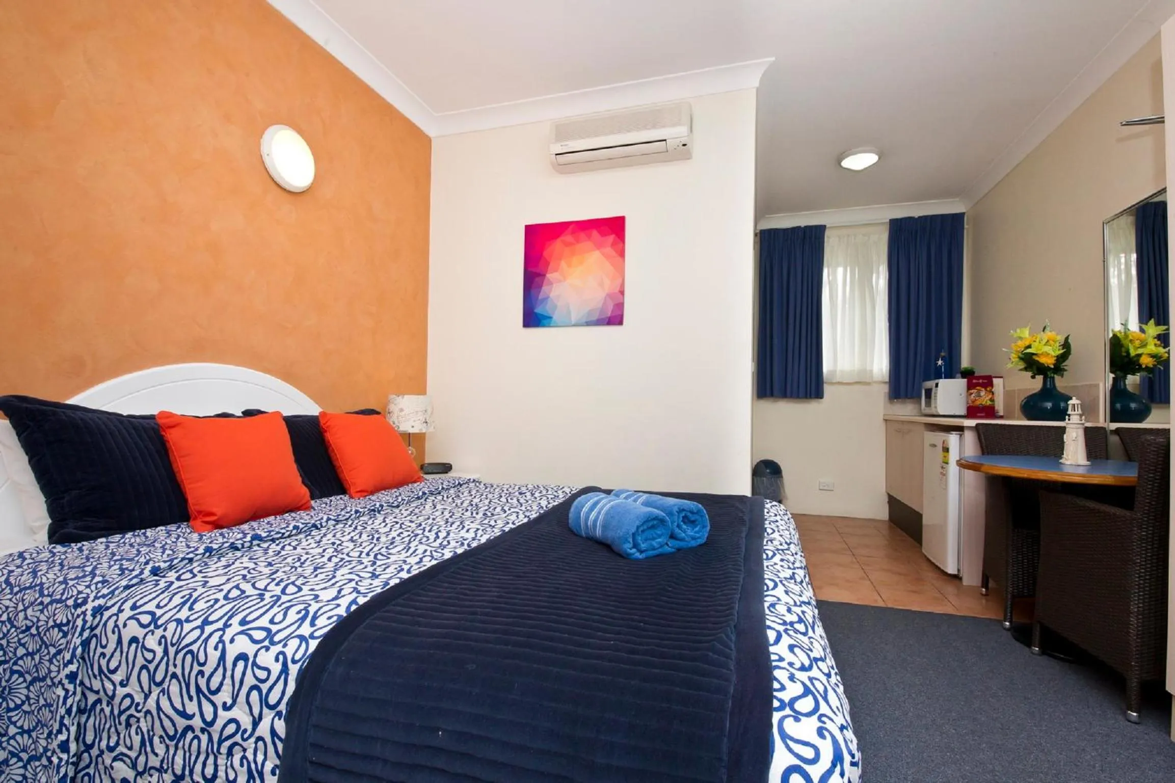 Bedroom, Bed in Tuncurry Beach Motel