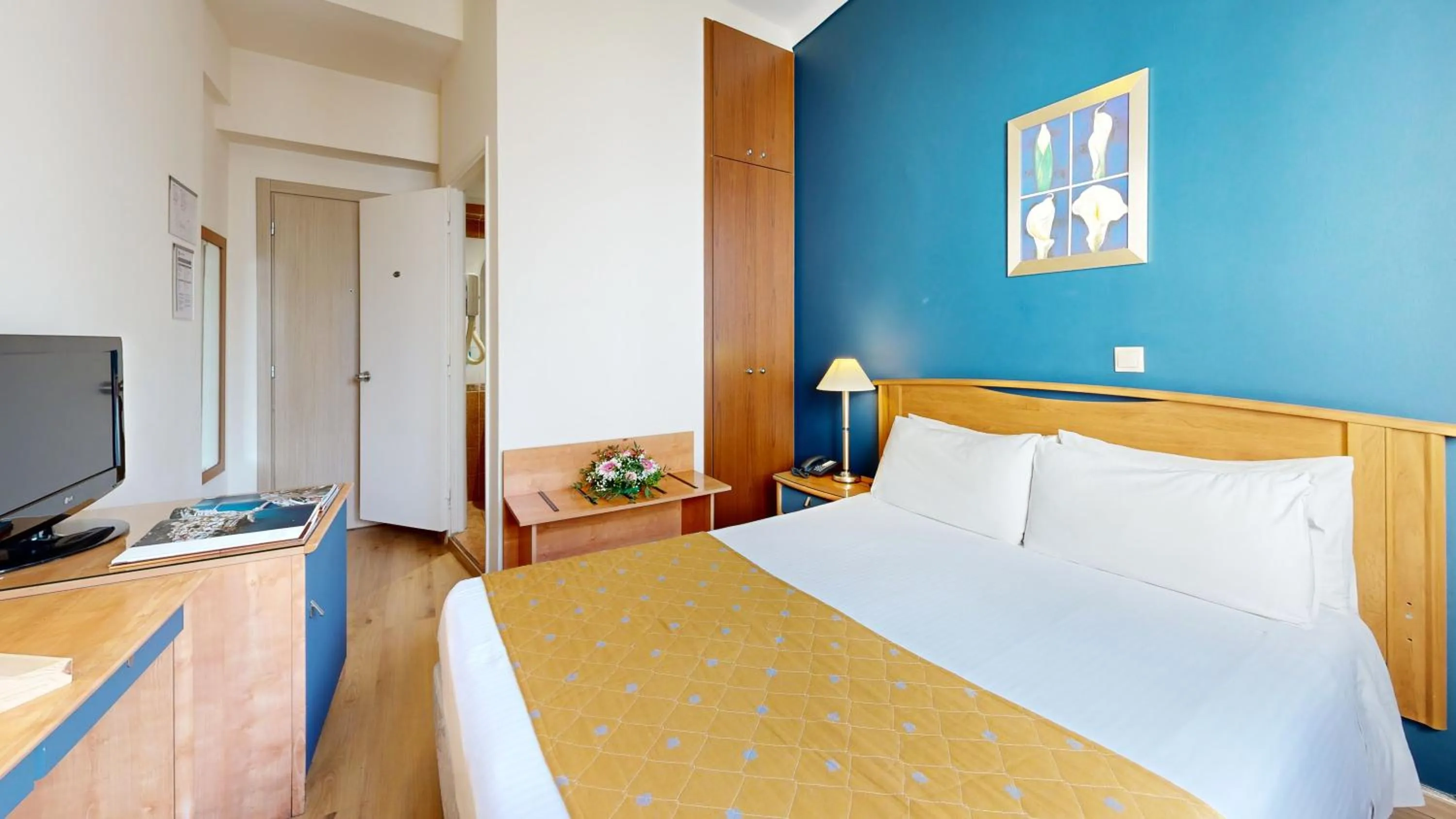 Bedroom, Bed in Lucy Hotel