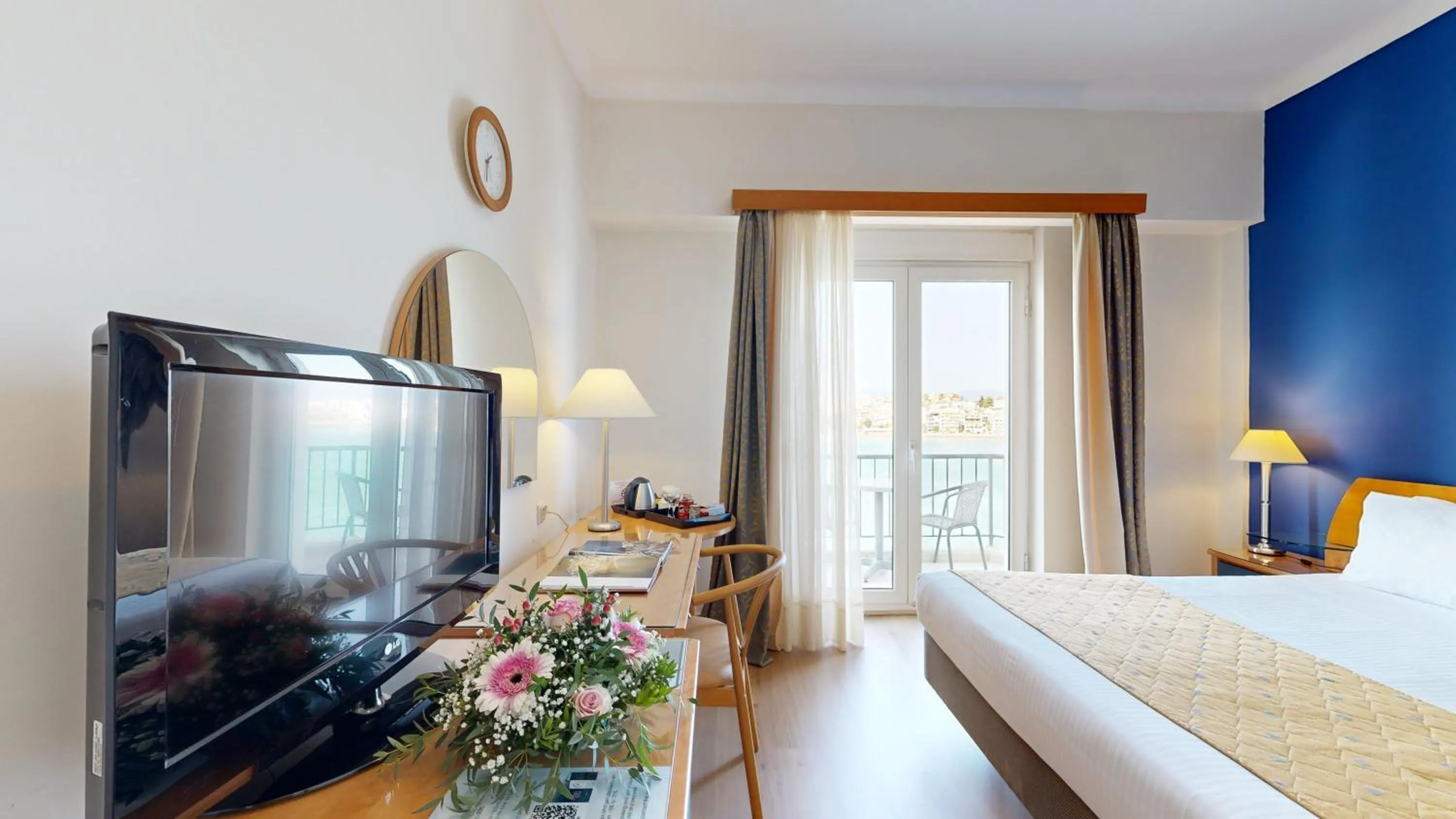 Bedroom, Bed in Lucy Hotel