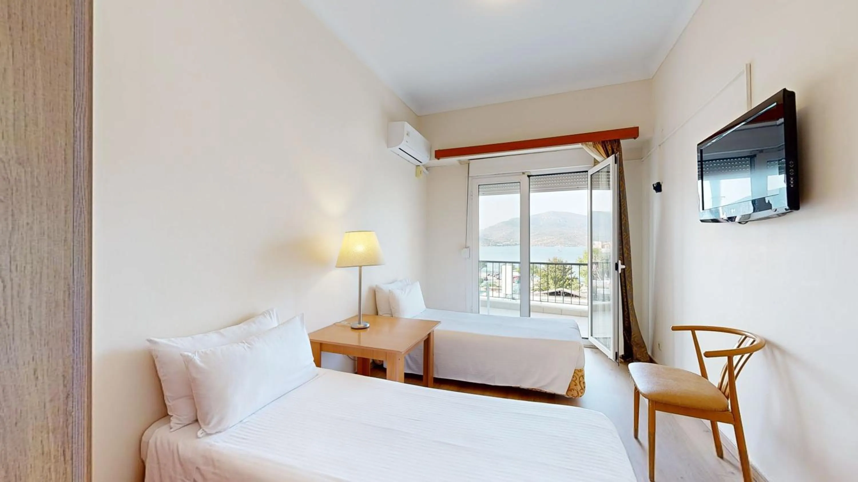 Bedroom, Bed in Lucy Hotel