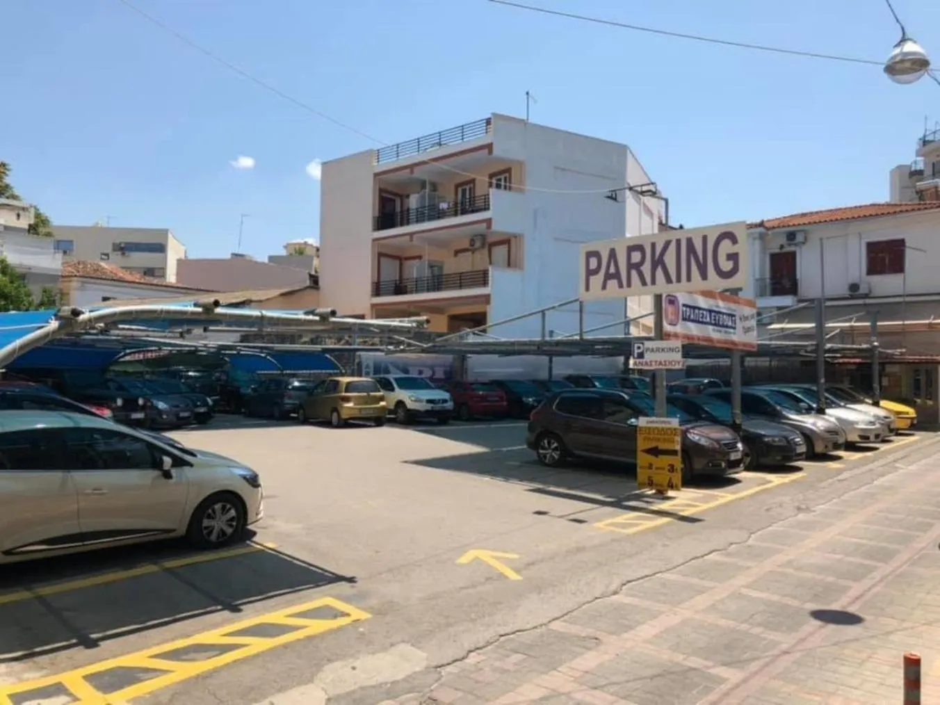 Parking in Lucy Hotel