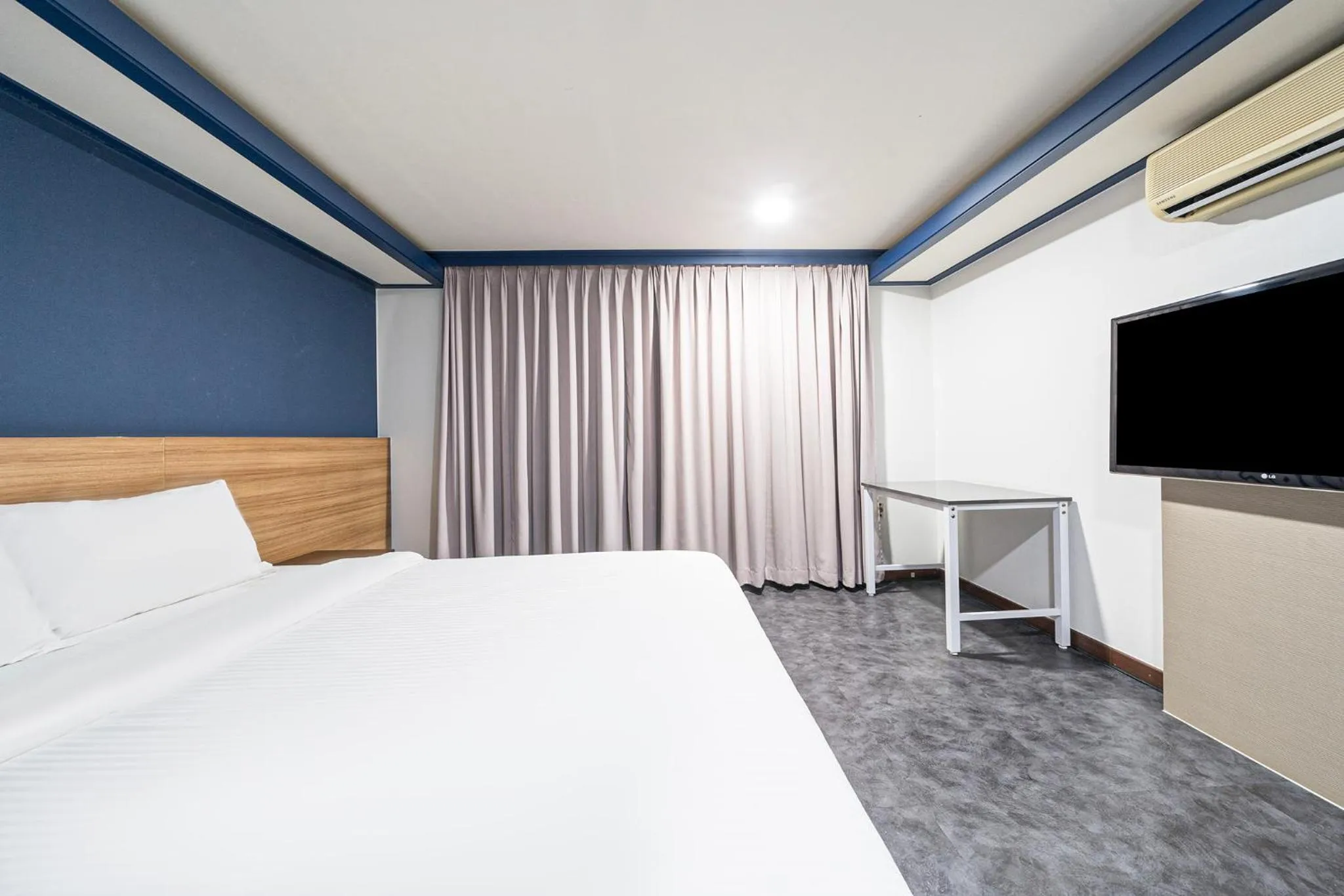 Bed in Noblesse Hotel