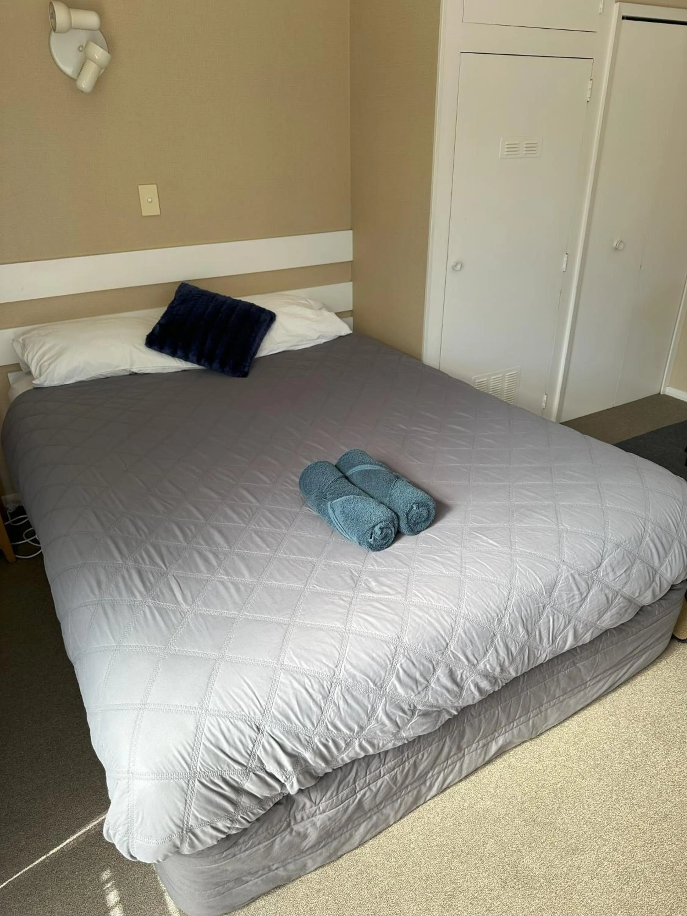 Bed in Totara Lodge Motel